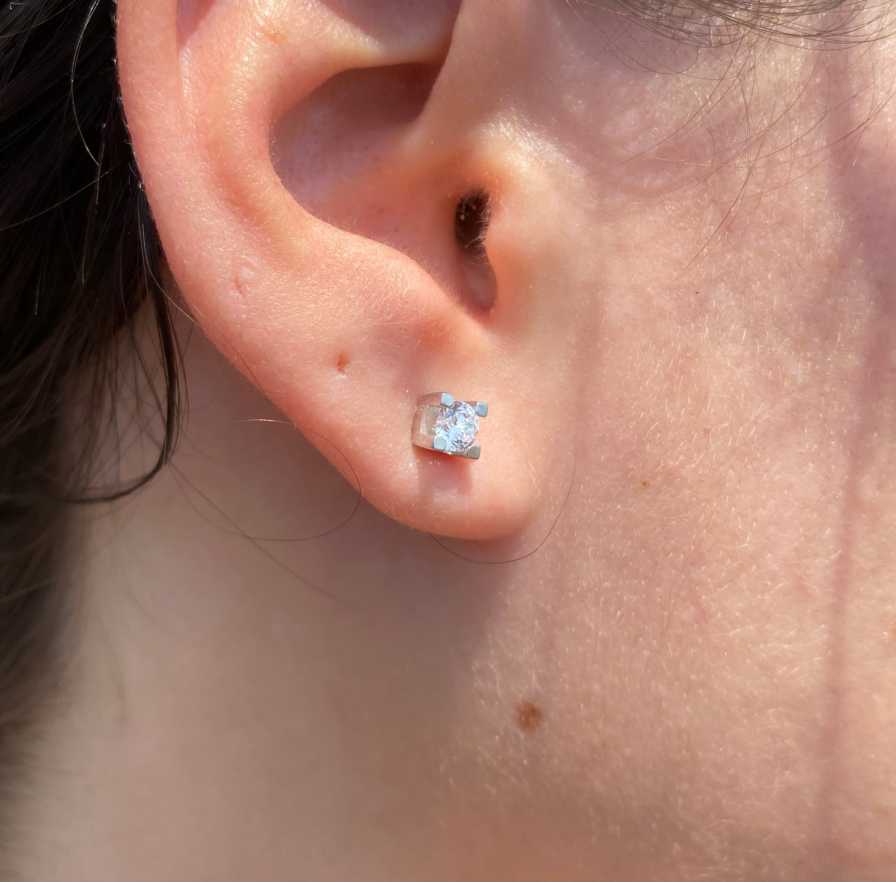 Orecchini punto luce squadrati