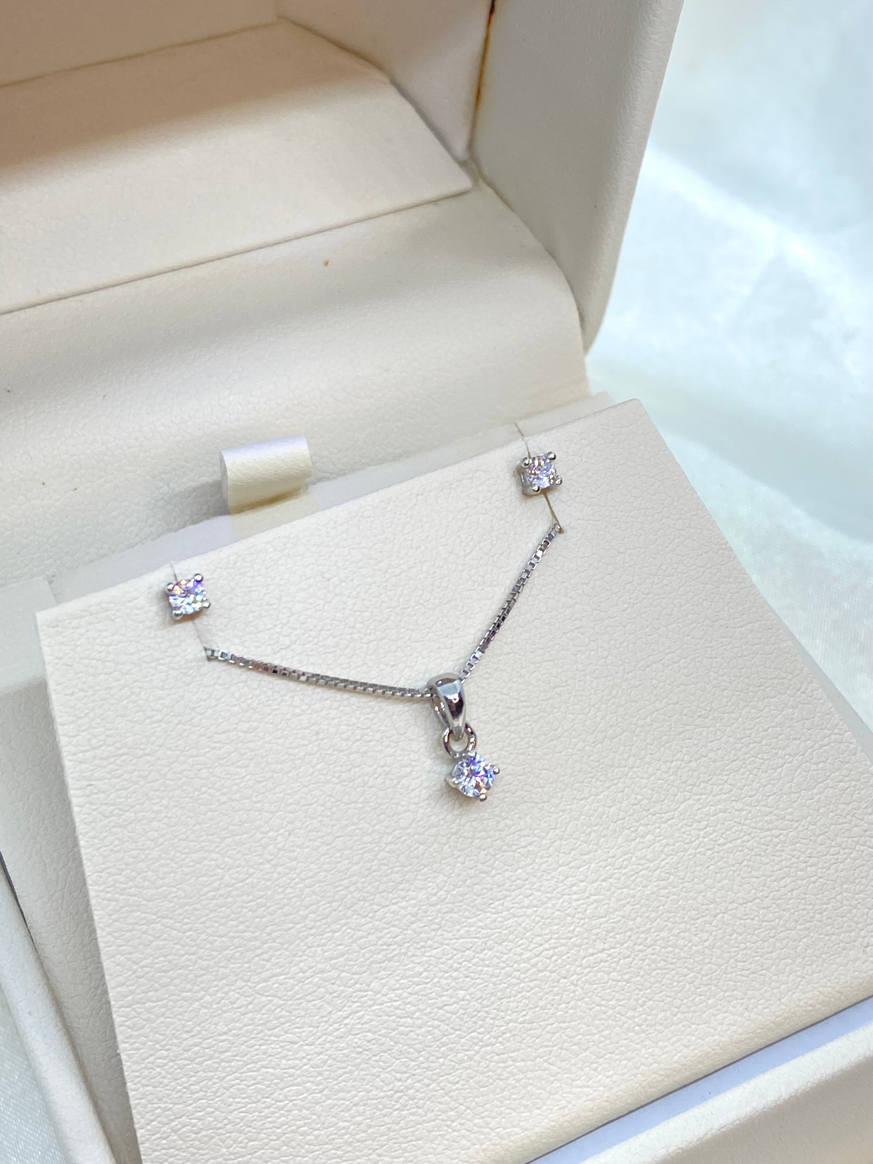 Collana e orecchini punto luce