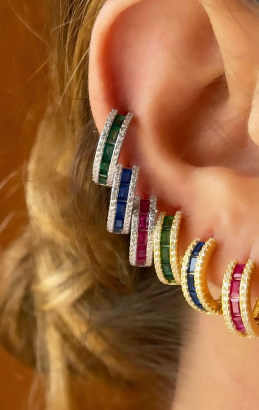 Orecchini a cerchio con baguette