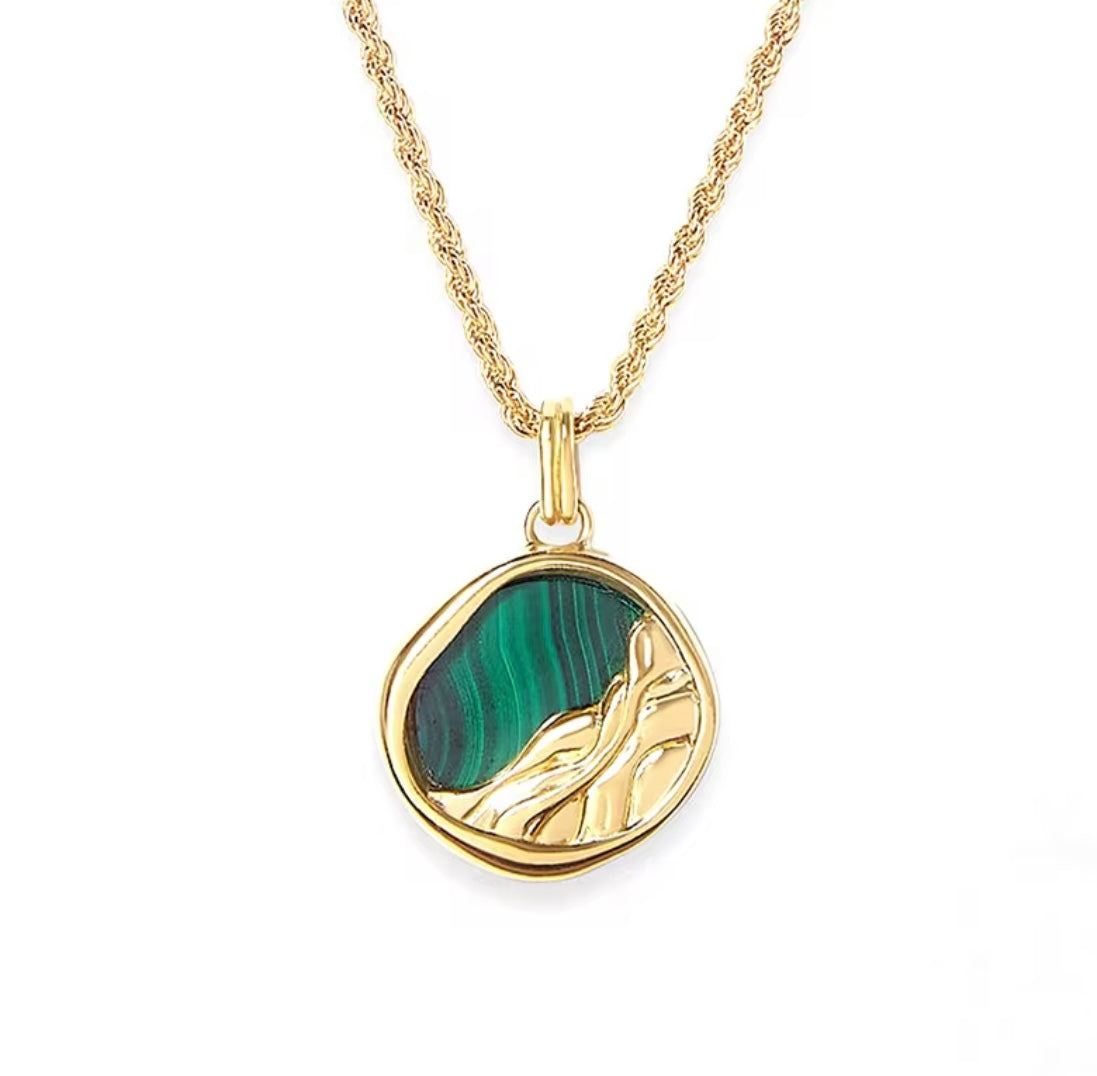 Collana bottone effetto intarsiata con malachite