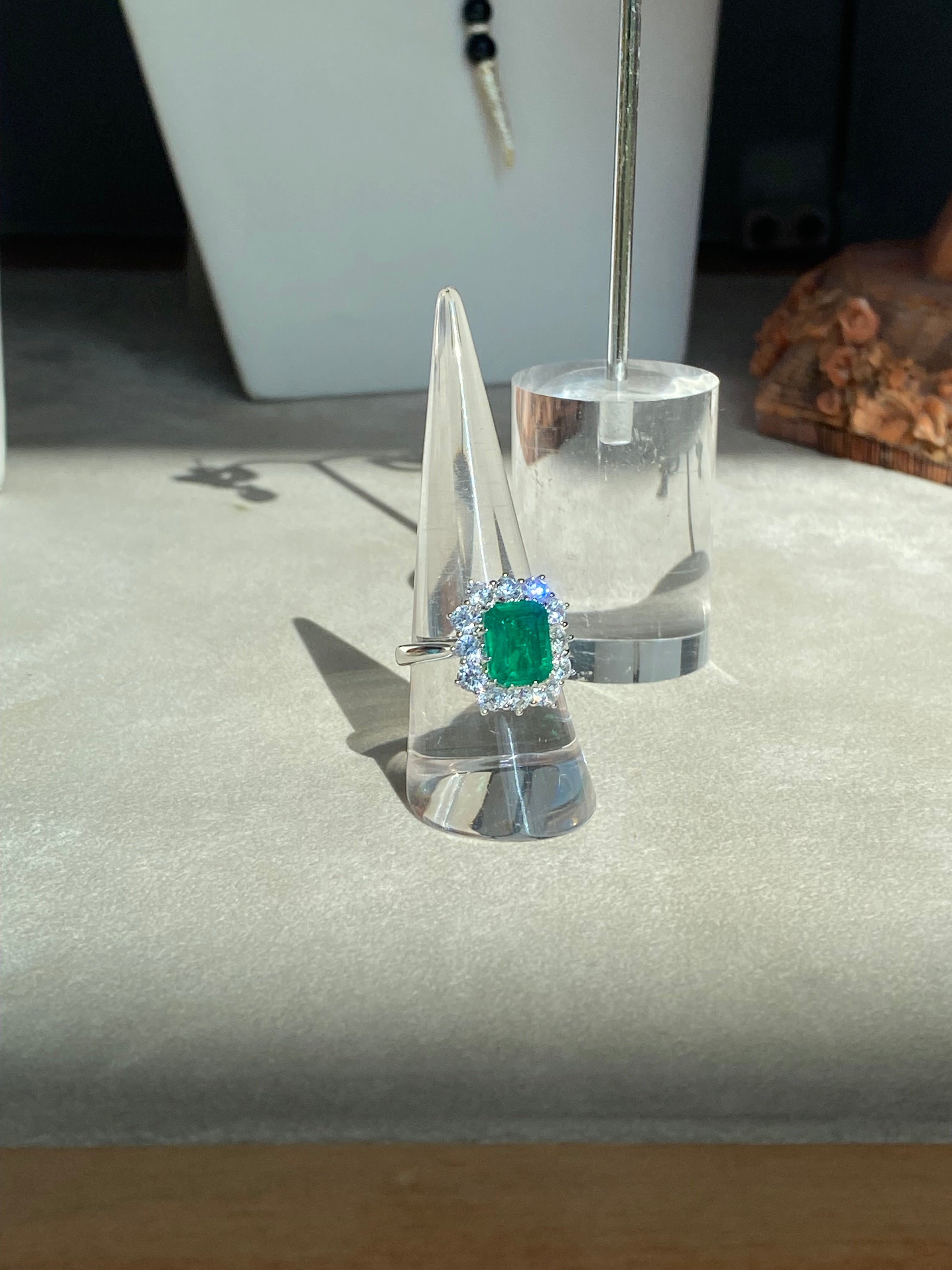 Anello rettangolare con quarzo verde smeraldo