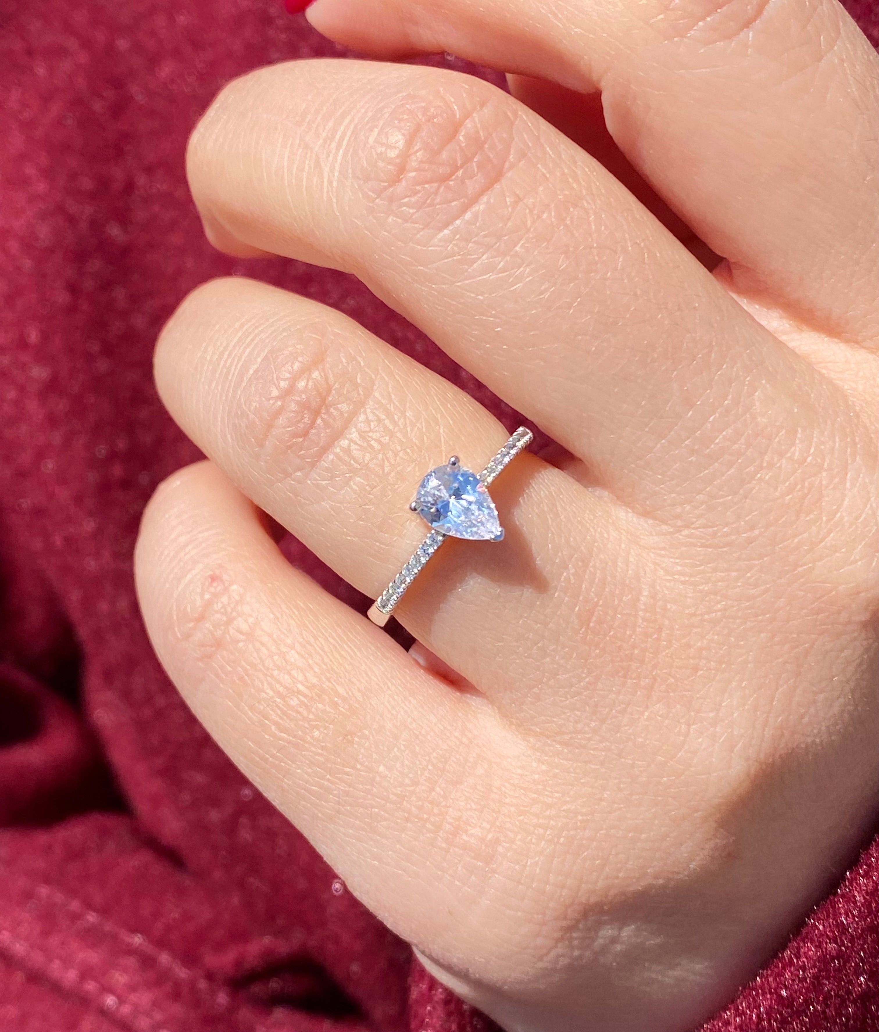 Anello goccia scintillante