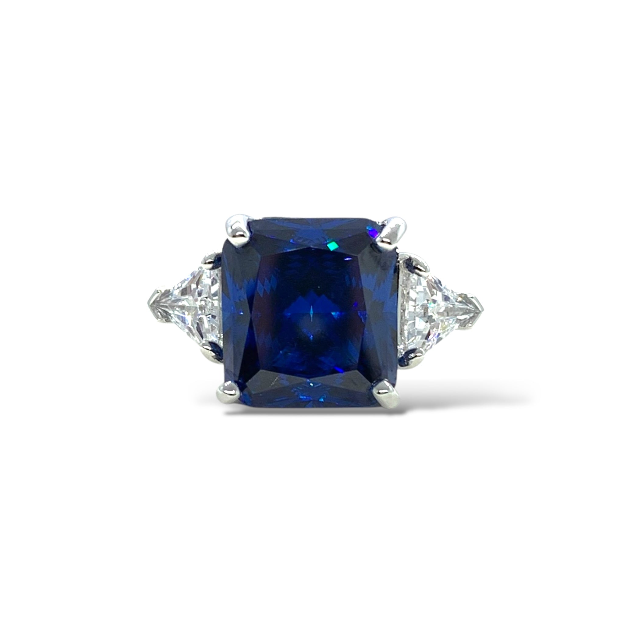 Anello zaffiro sintetico con triangoli luminosi