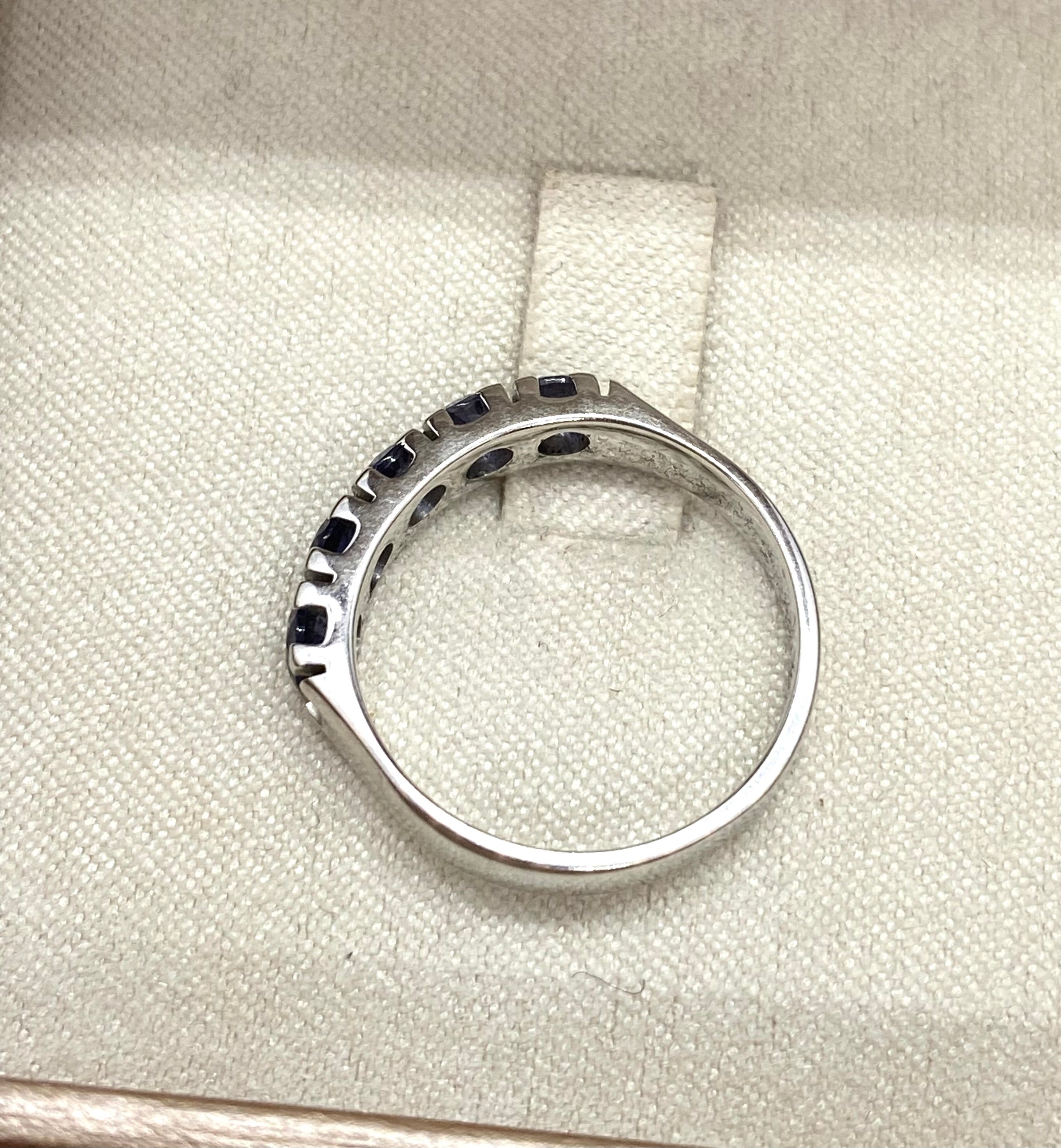 Anello riviera con iolite naturale