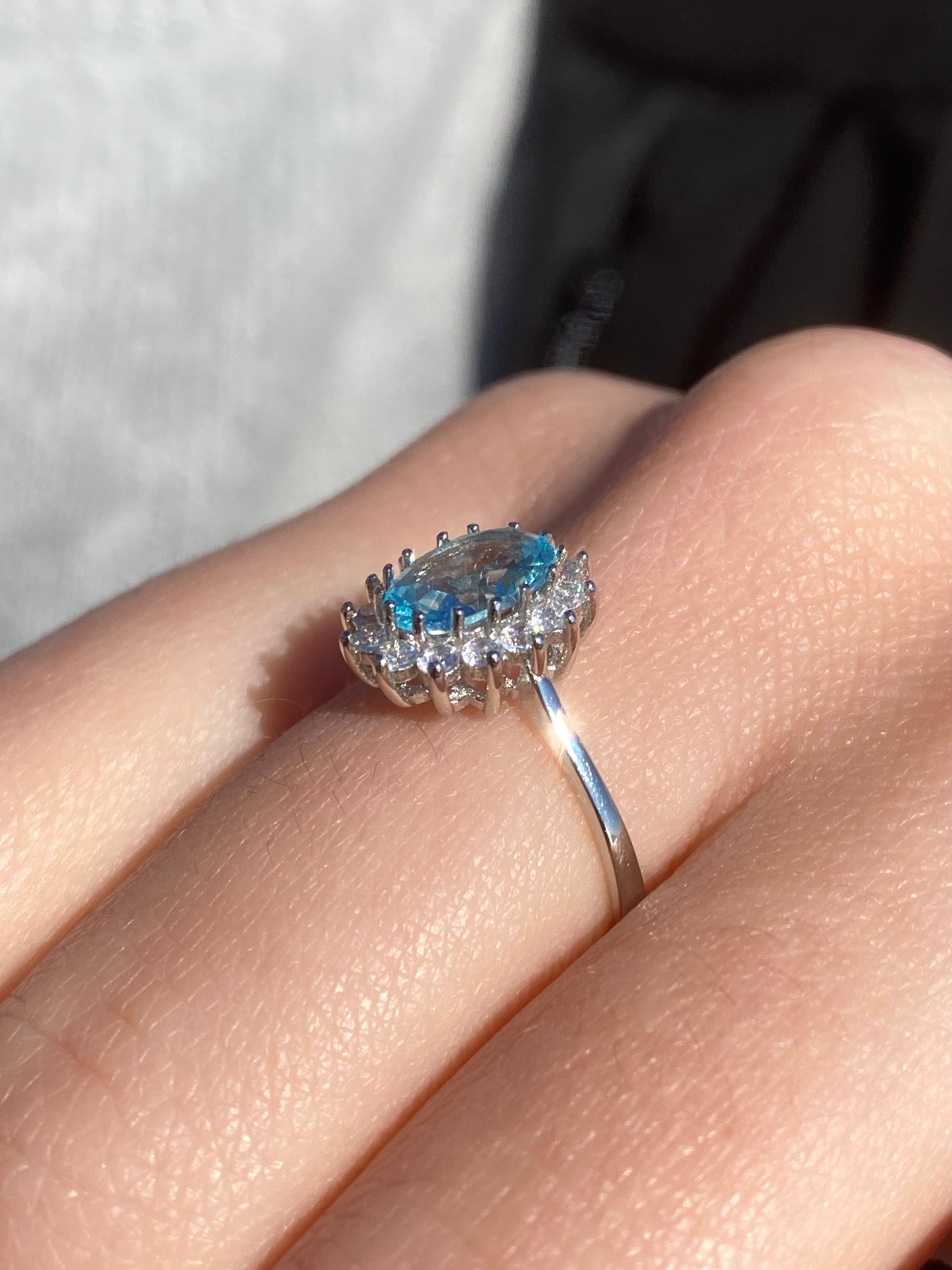 Anello acquamarina sintetica