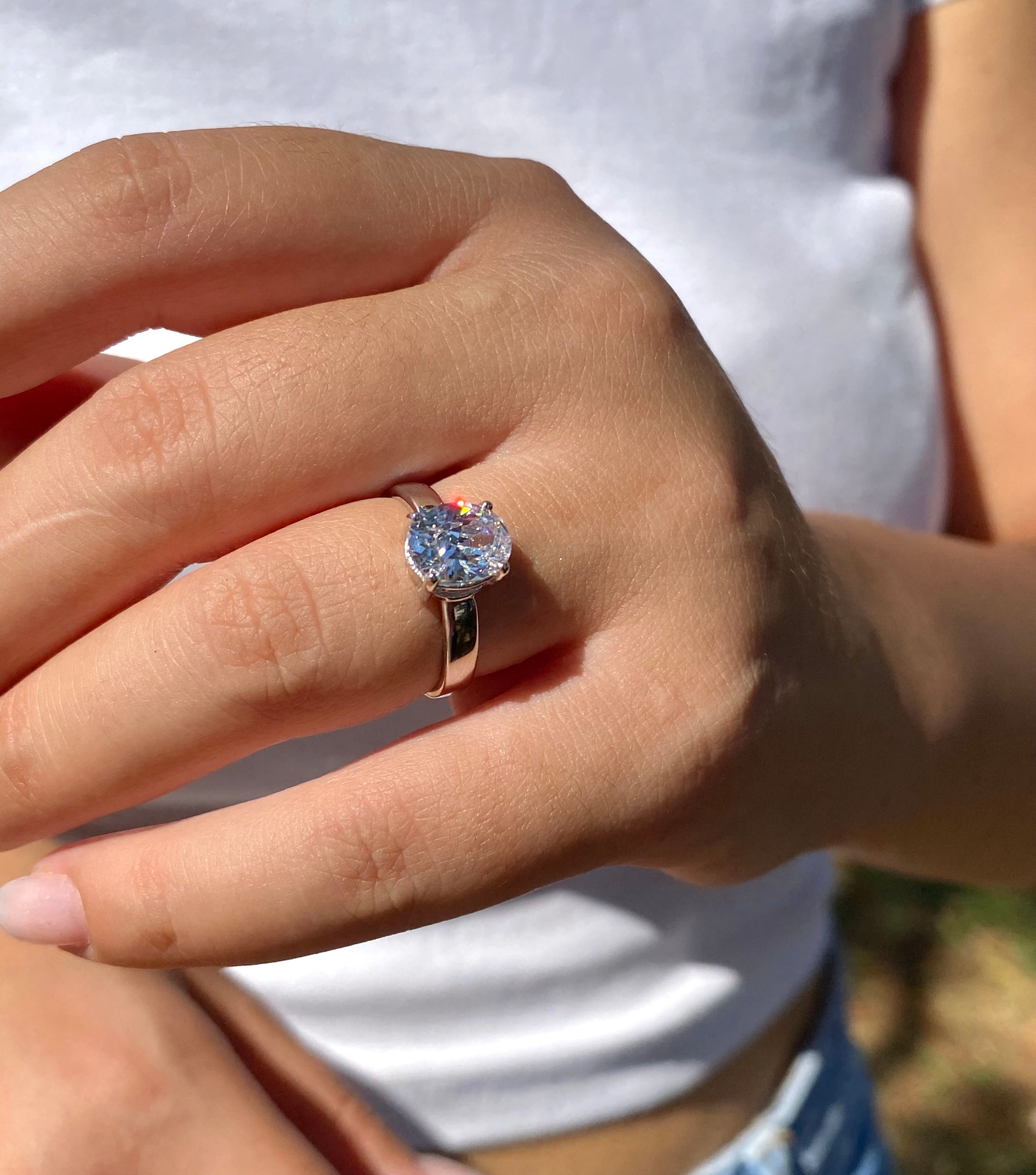 Anello ovale luccicante