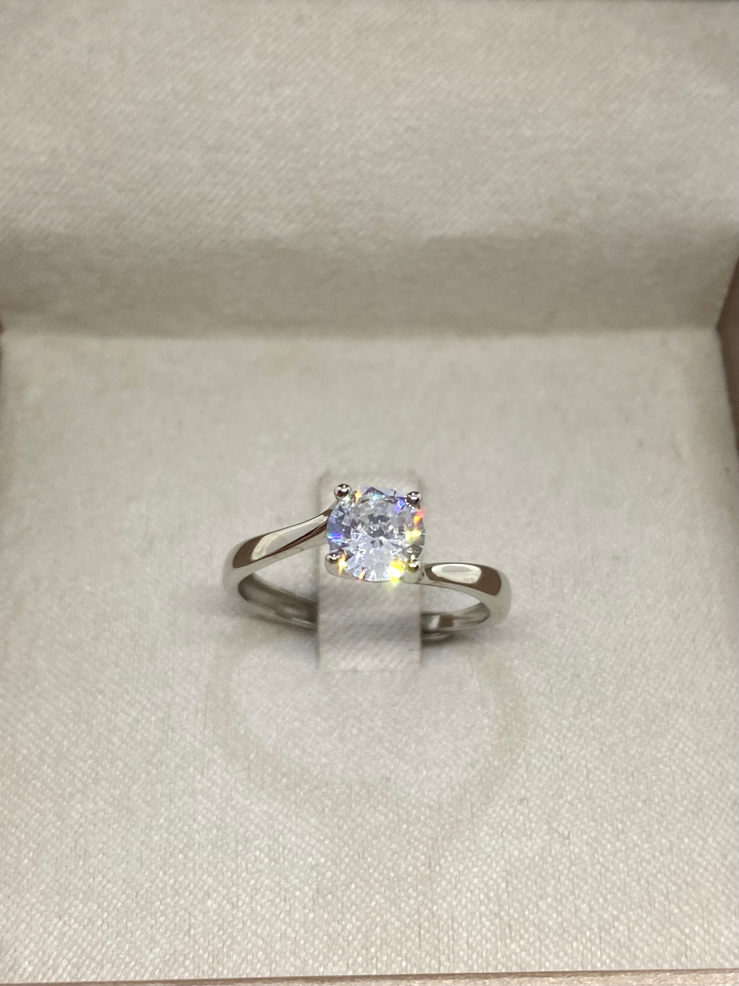 Anello solitario Valentino