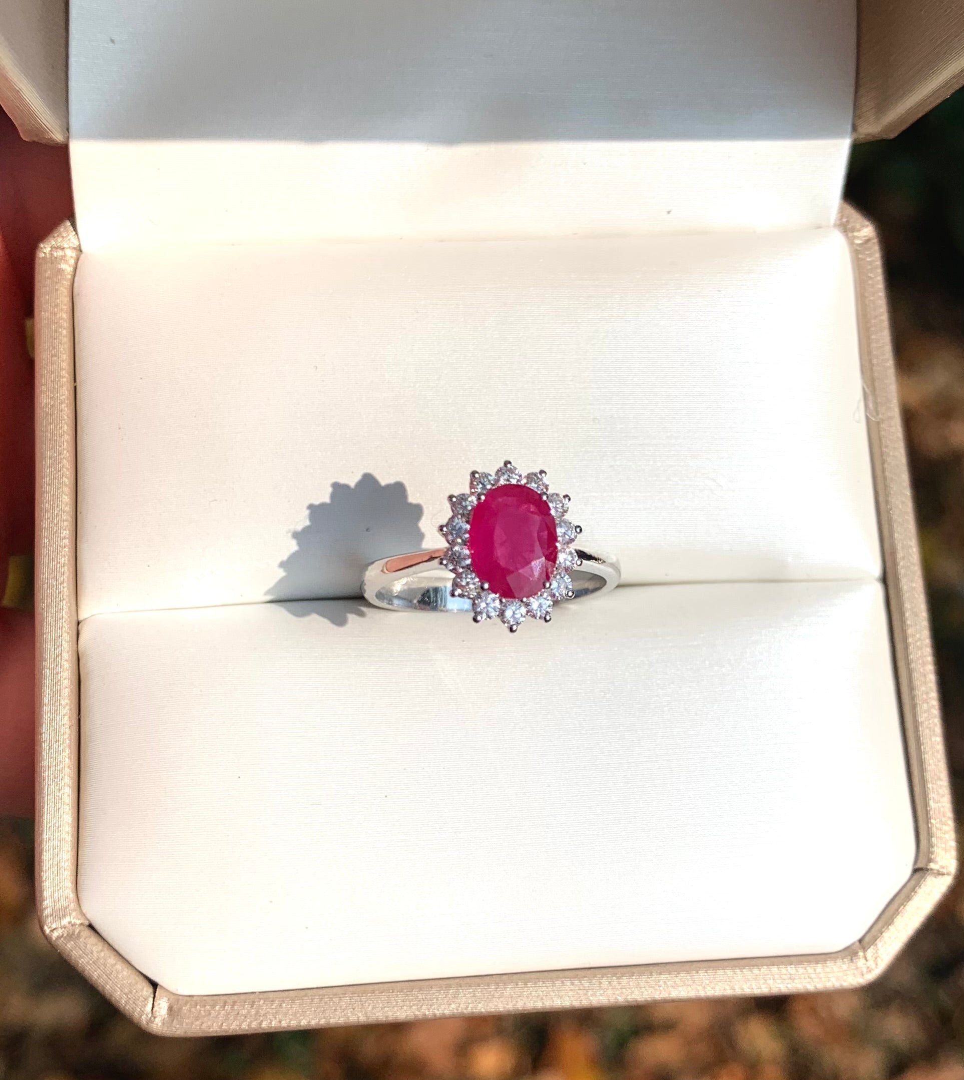 ANELLO CON RUBINO NATURALE 1.50ct E DIAMANTI 0.24ct