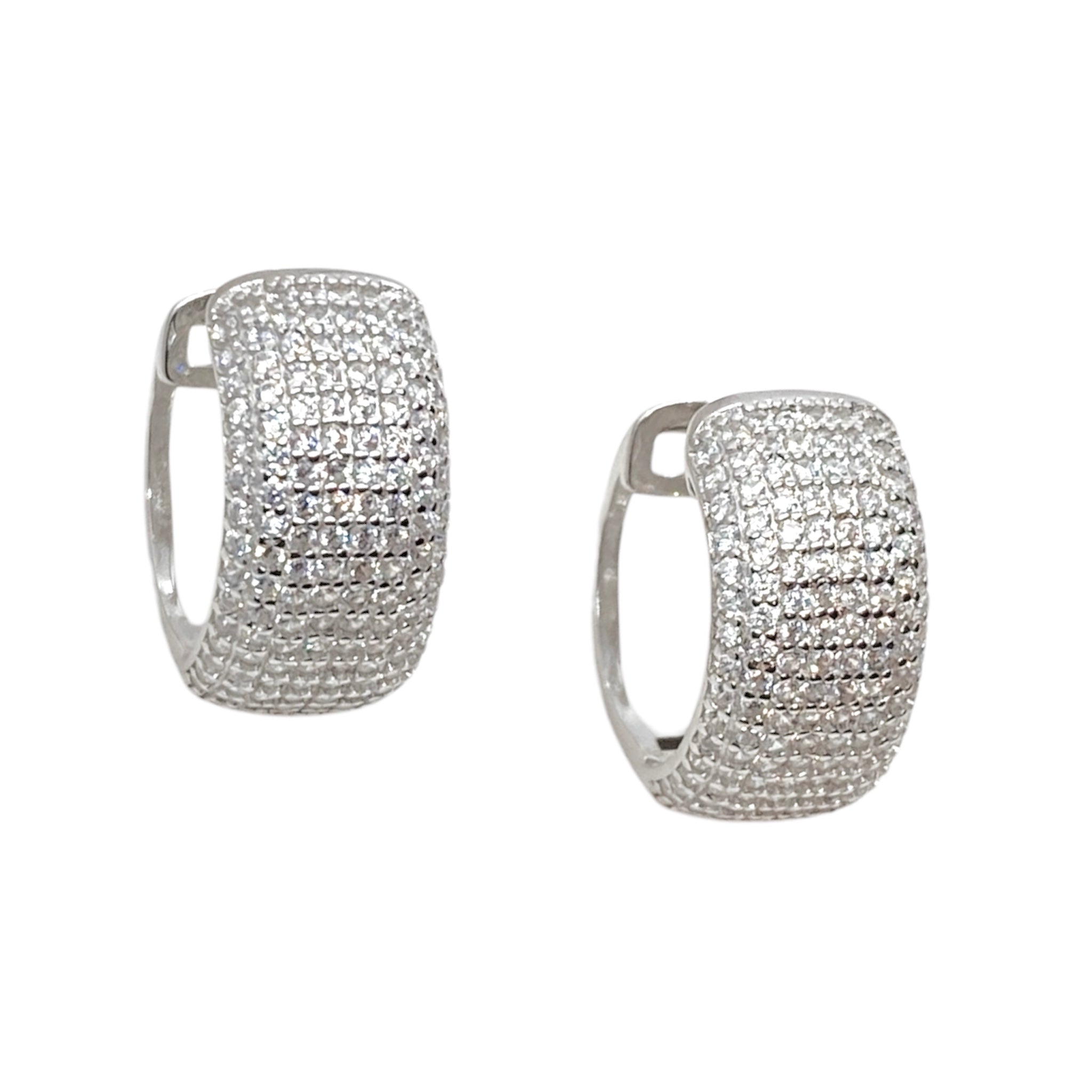 Orecchini con pavé luminoso