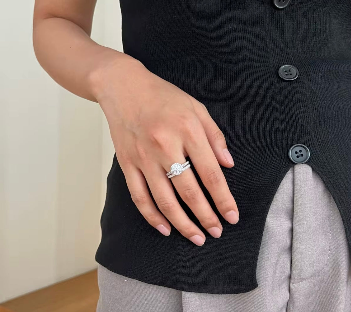 Anello halo rotondo con giro scintillante