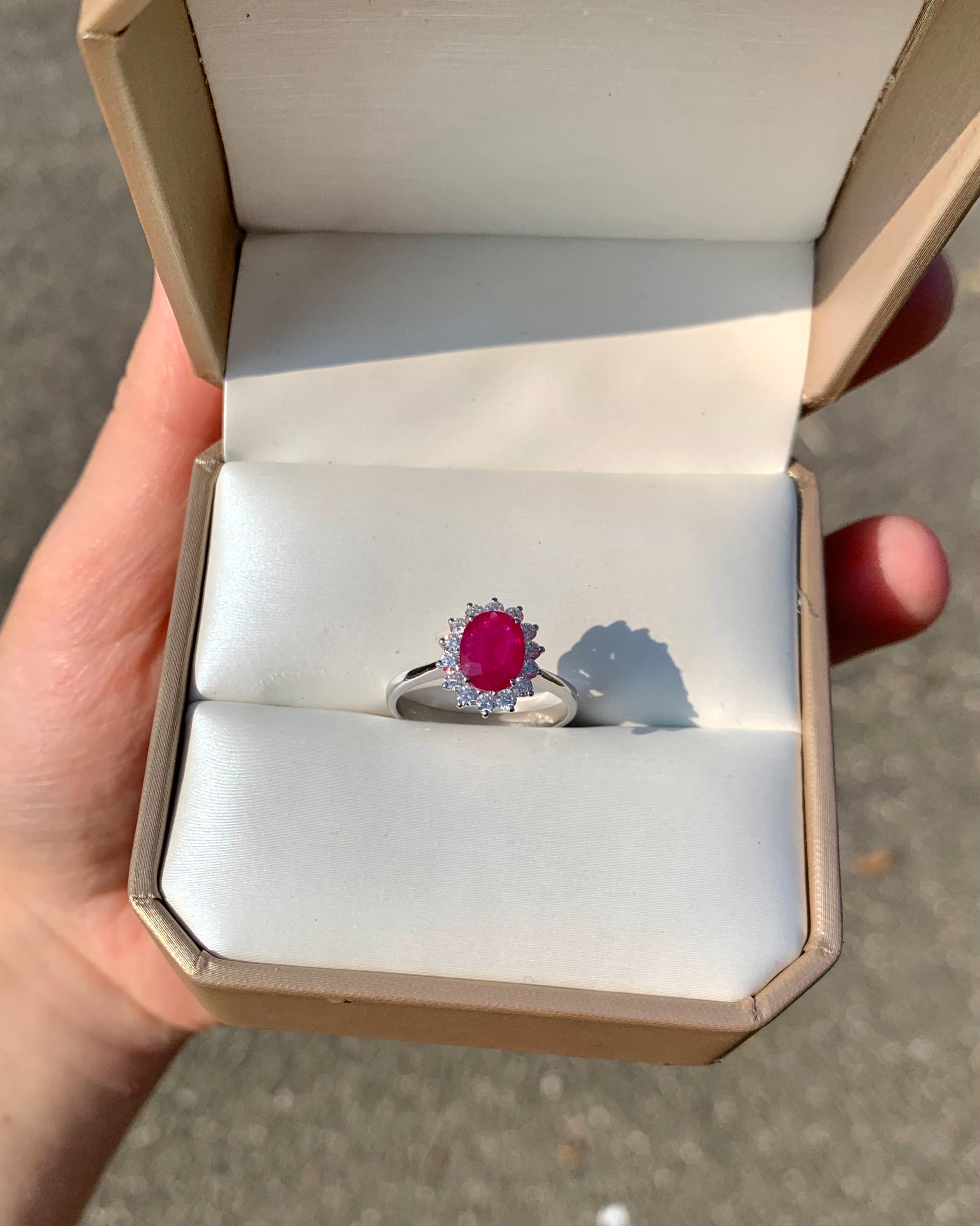 ANELLO CON RUBINO NATURALE 1.50ct E DIAMANTI 0.24ct