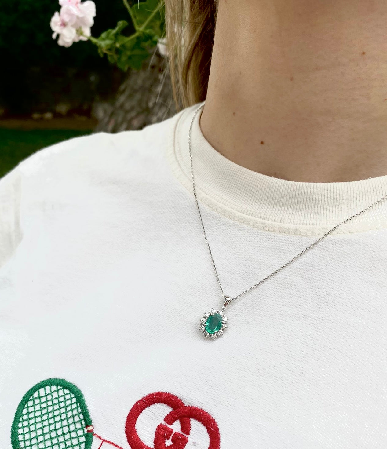 COLLANA IN ORO BIANCO CON SMERALDO 1.58CT E DIAMANTI CT O.41 G VVS.