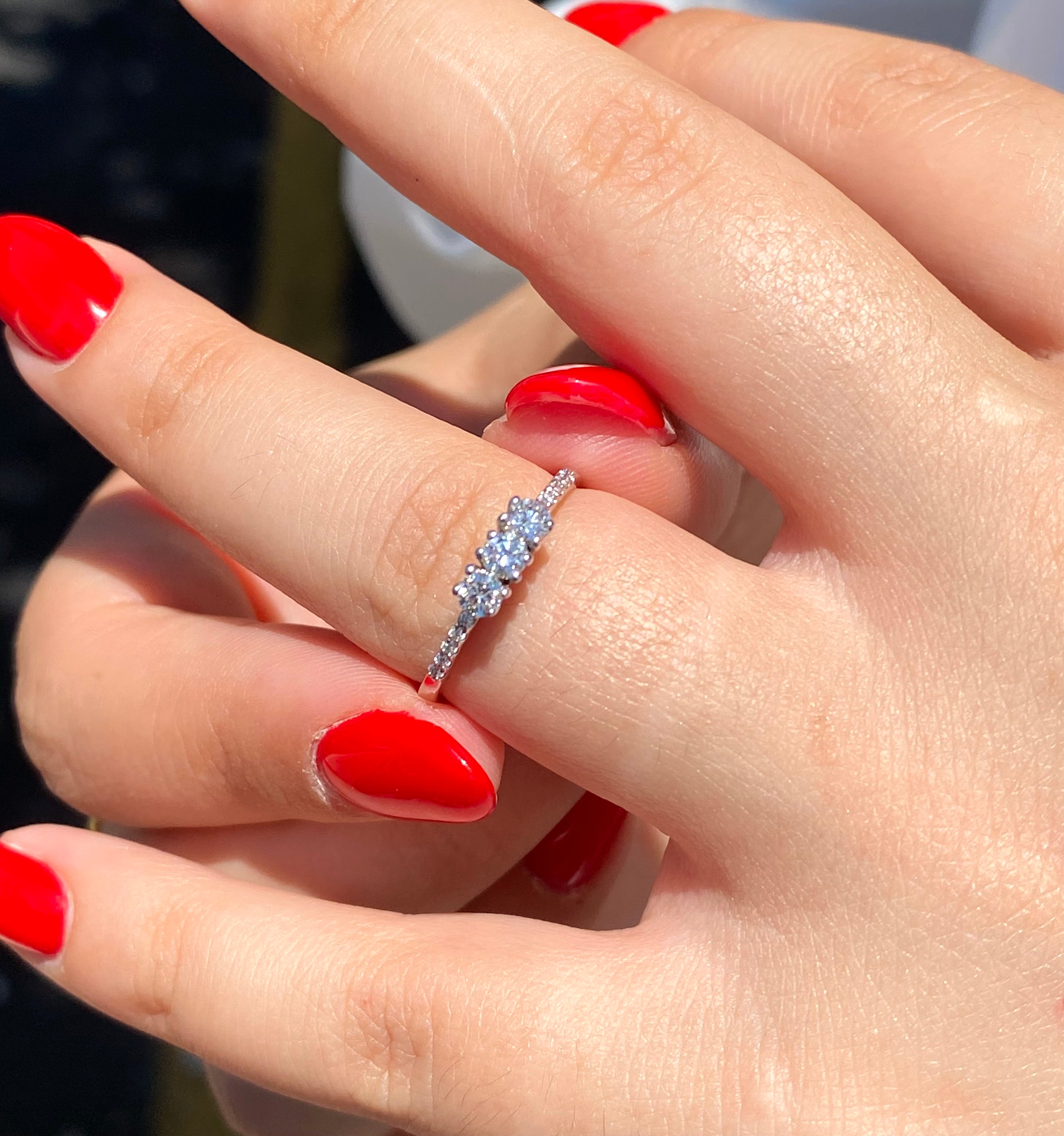 ANELLO TRILOGY ORO BIANCO 18KT CT. 0.35 G color Vs purezza