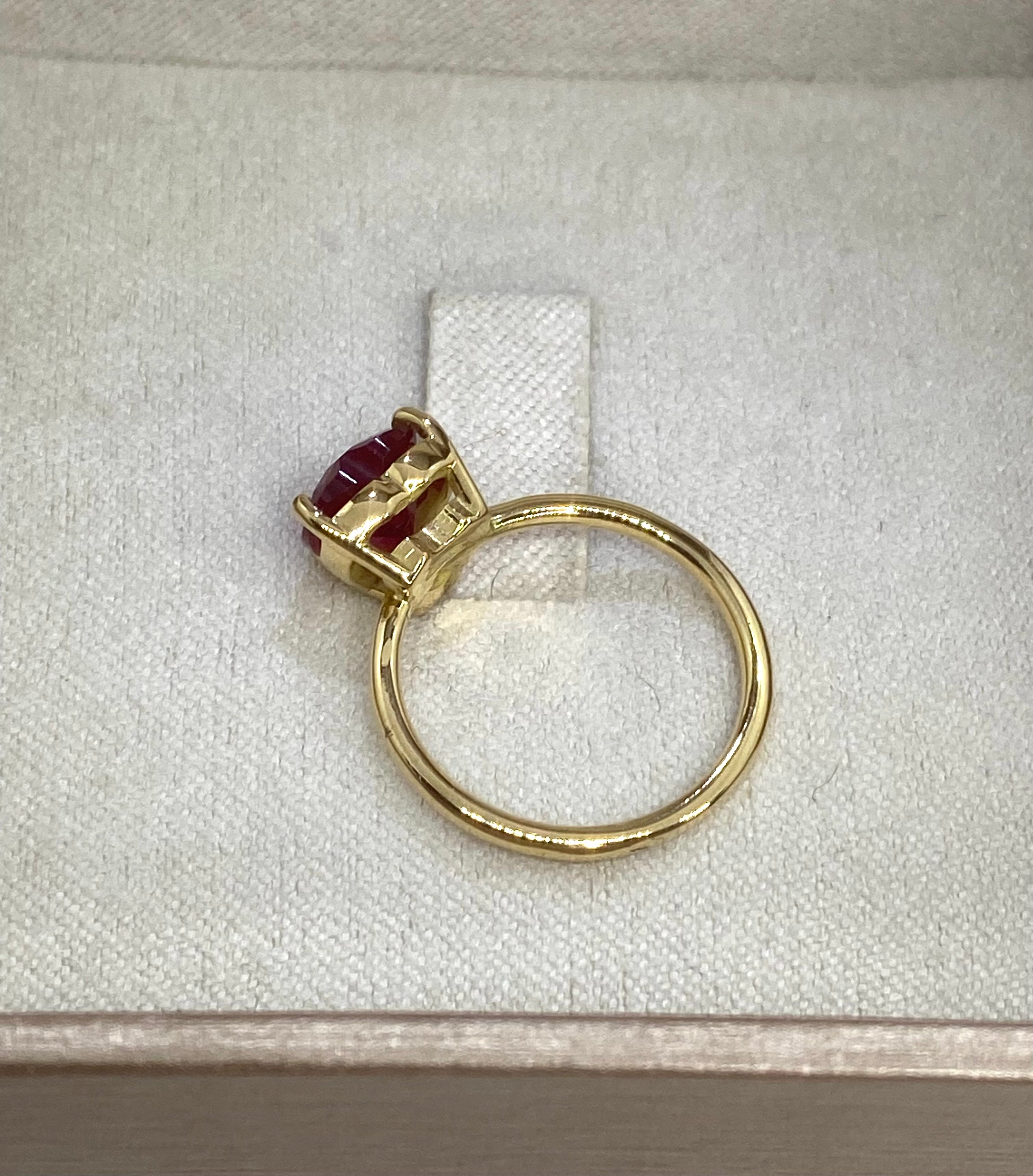 Anello a cuore in oro 18kt con granato naturale