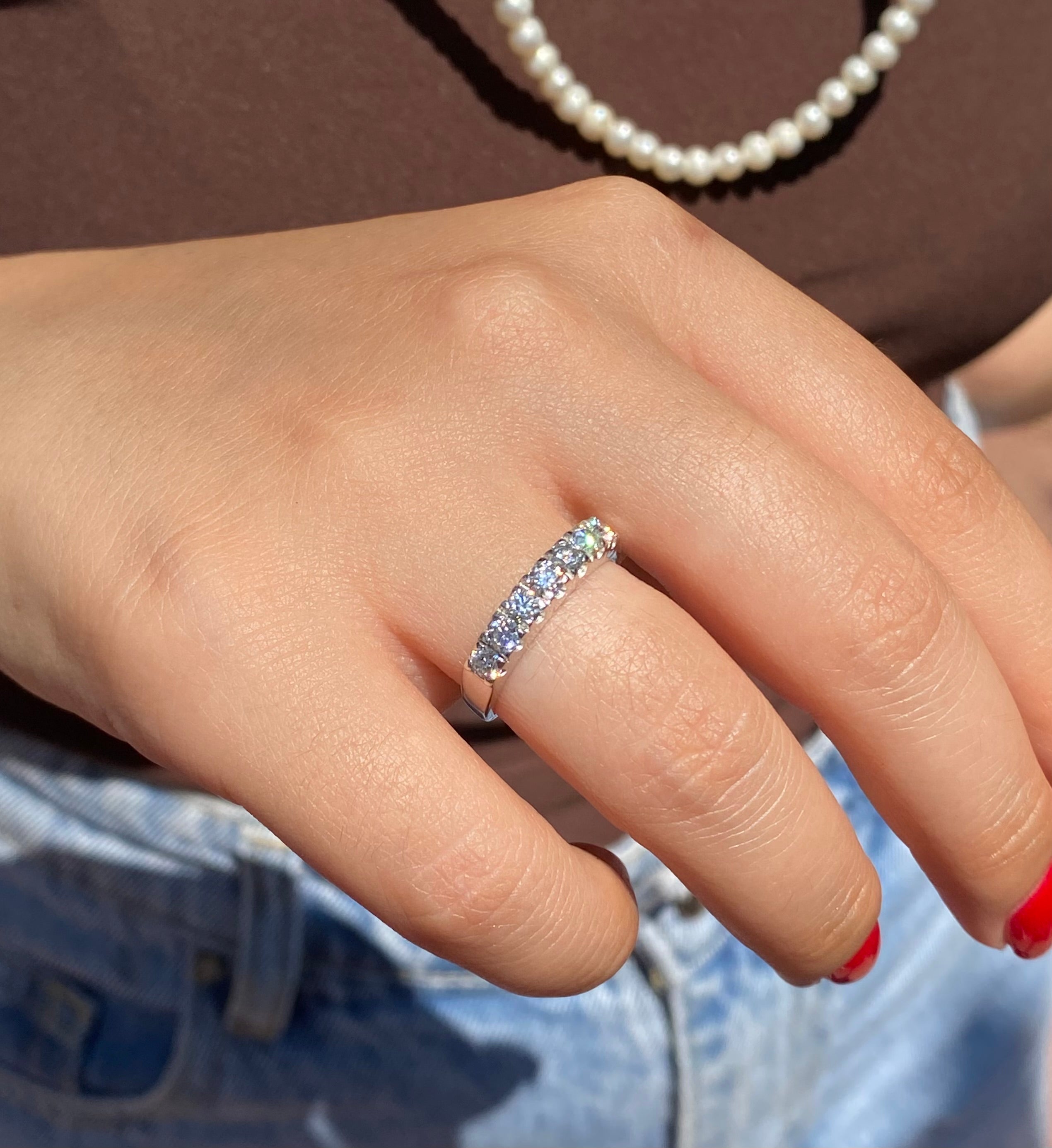 Anello riviera con moissaniti luminose