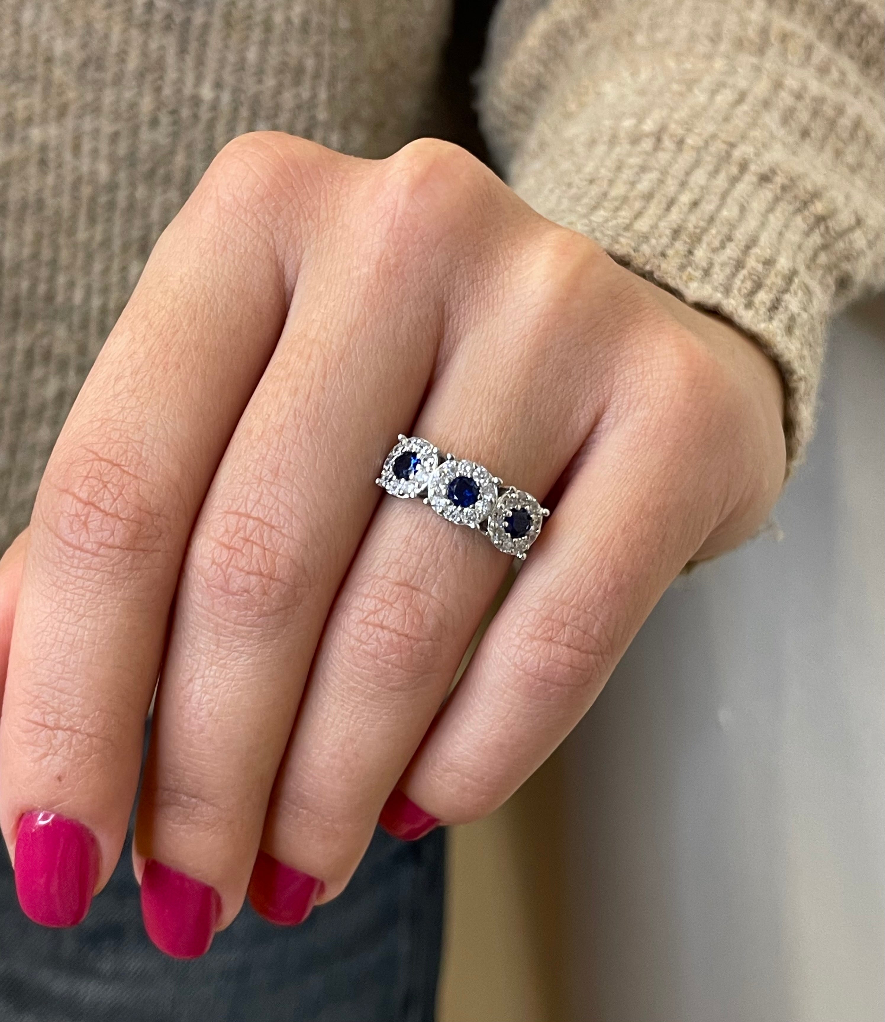 Anello Trilogy a fiore con pietre colore e moissanite