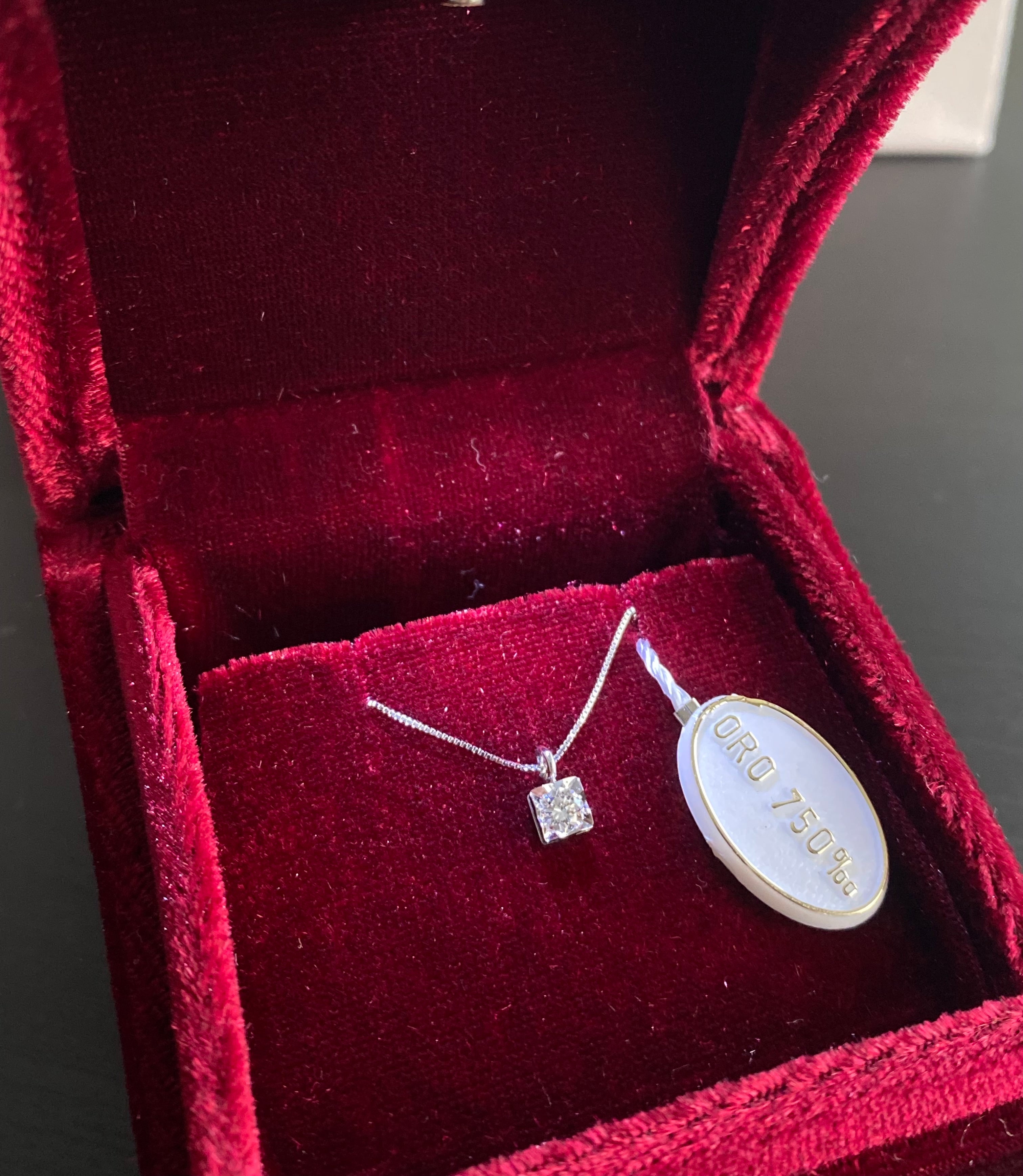 COLLANA PUNTO LUCE SFACCETTATO CON DIAMANTE NATURALE 0.15CT G COLOR PUREZZA SI