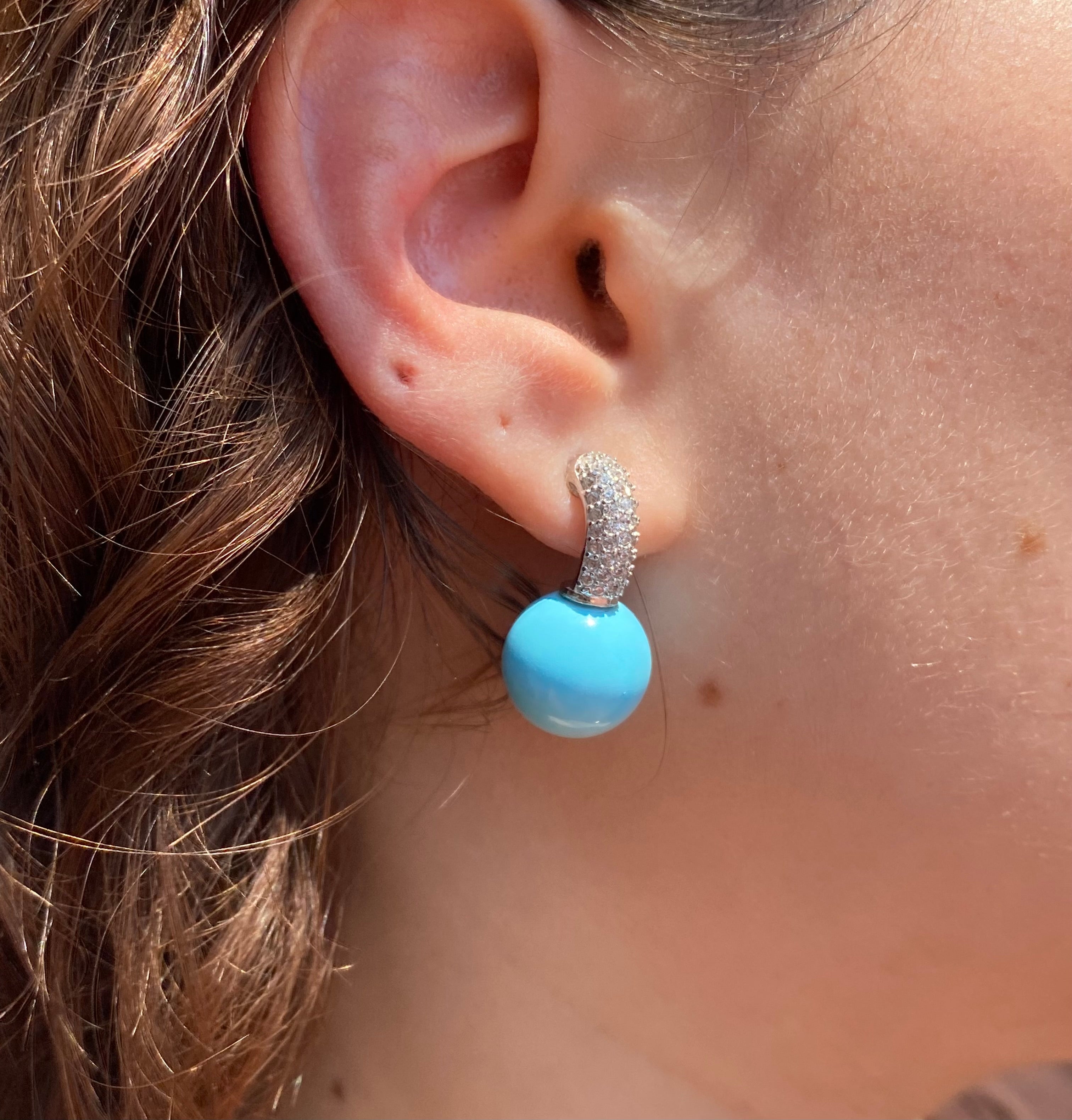 Orecchini pavé luminoso con pasta di turchese