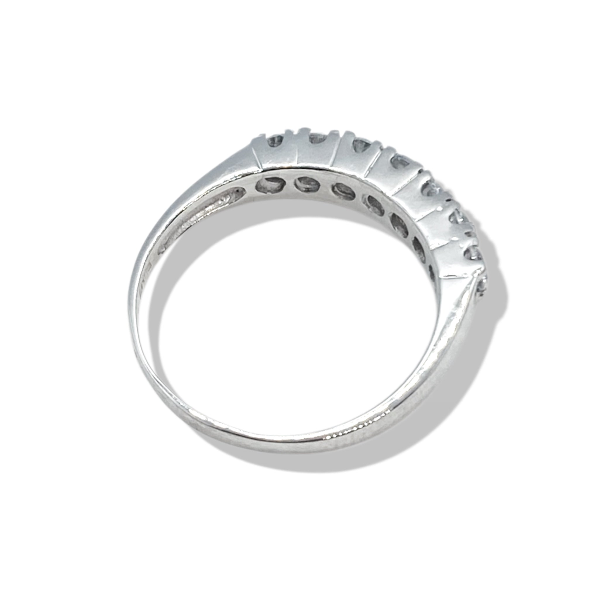 Anello riviera con moissaniti luminose