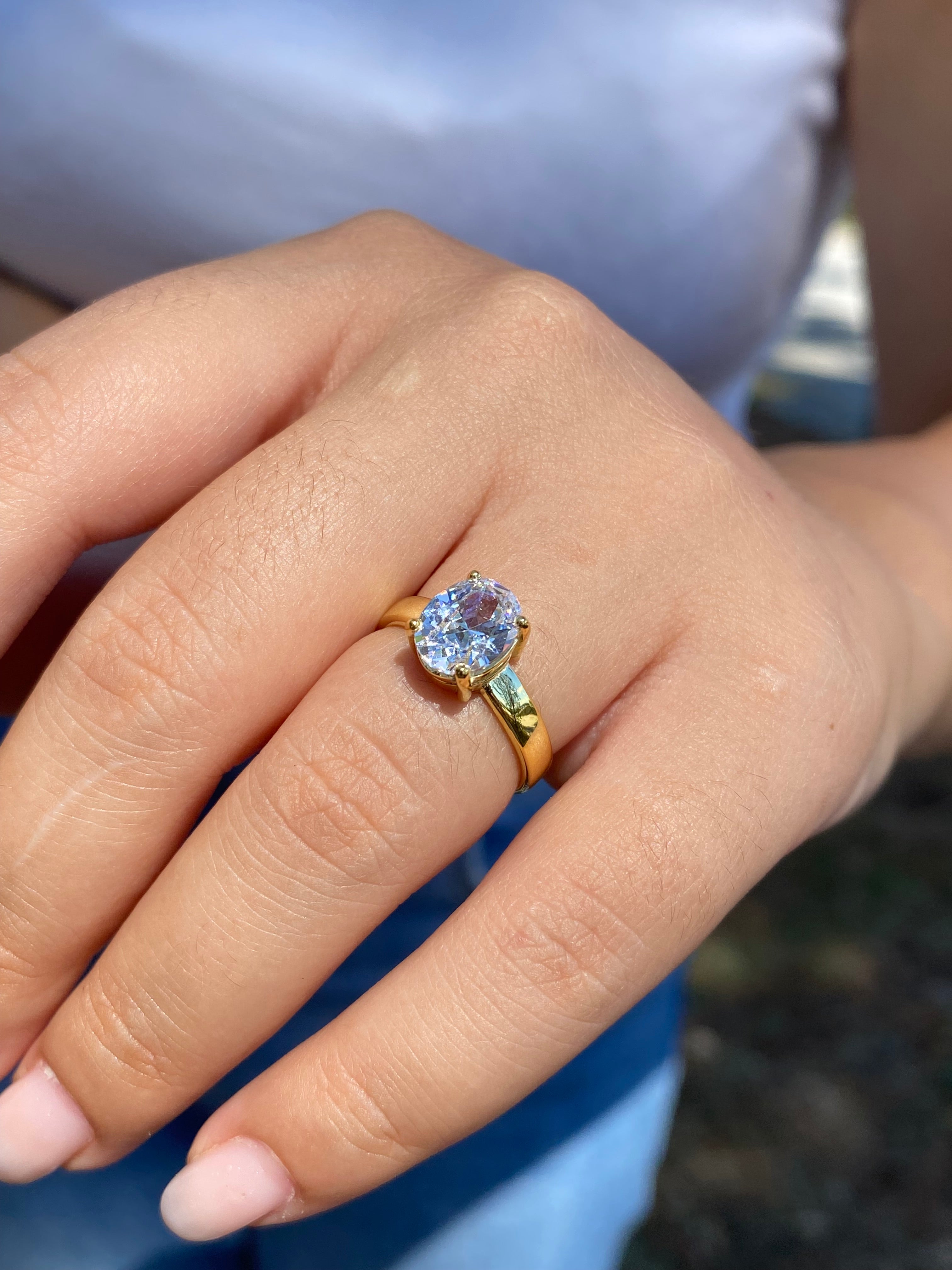 Anello ovale luccicante