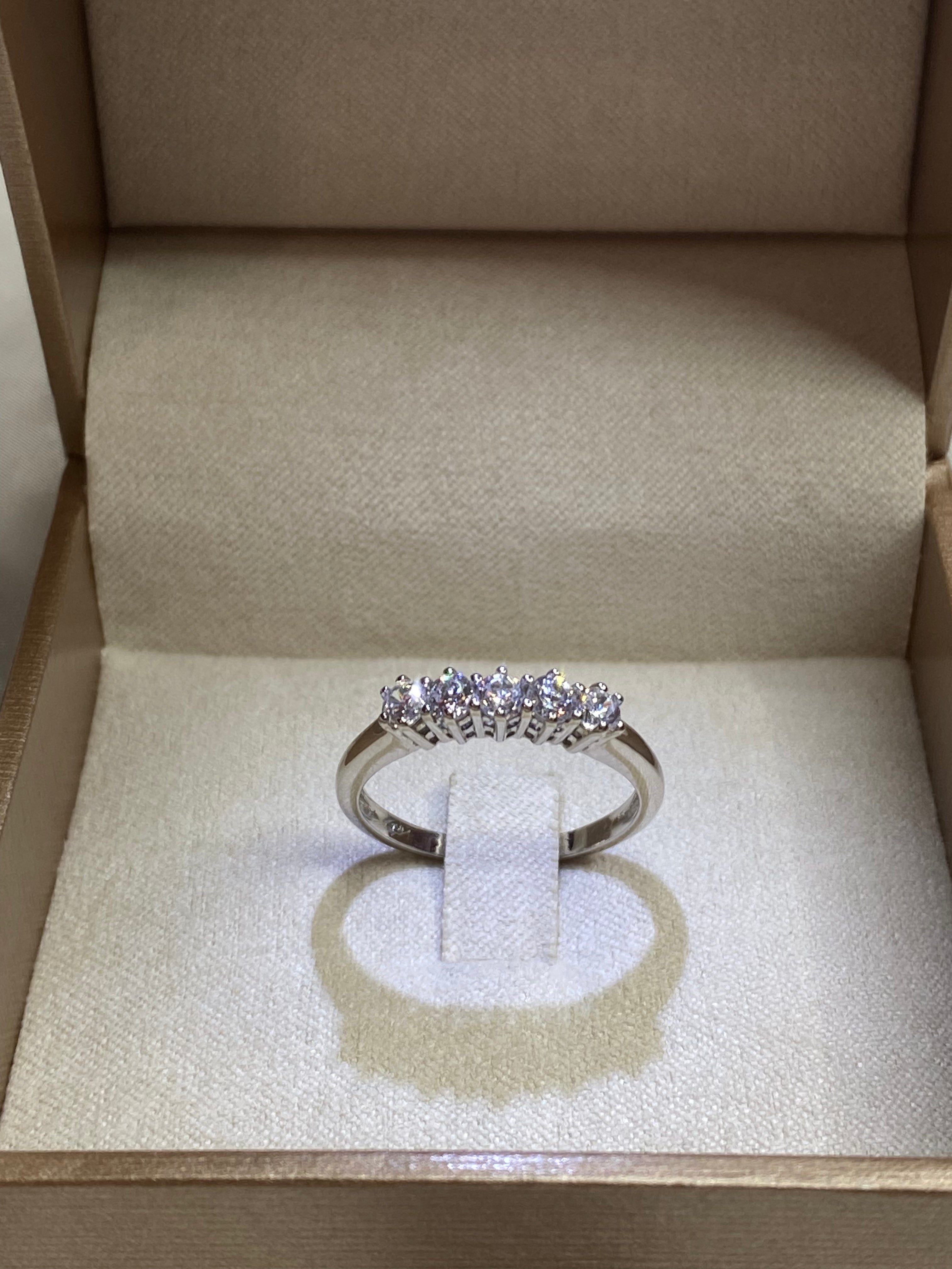 Anello Veretta in oro bianco