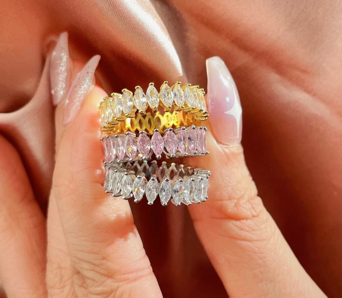 Anello eternity navette