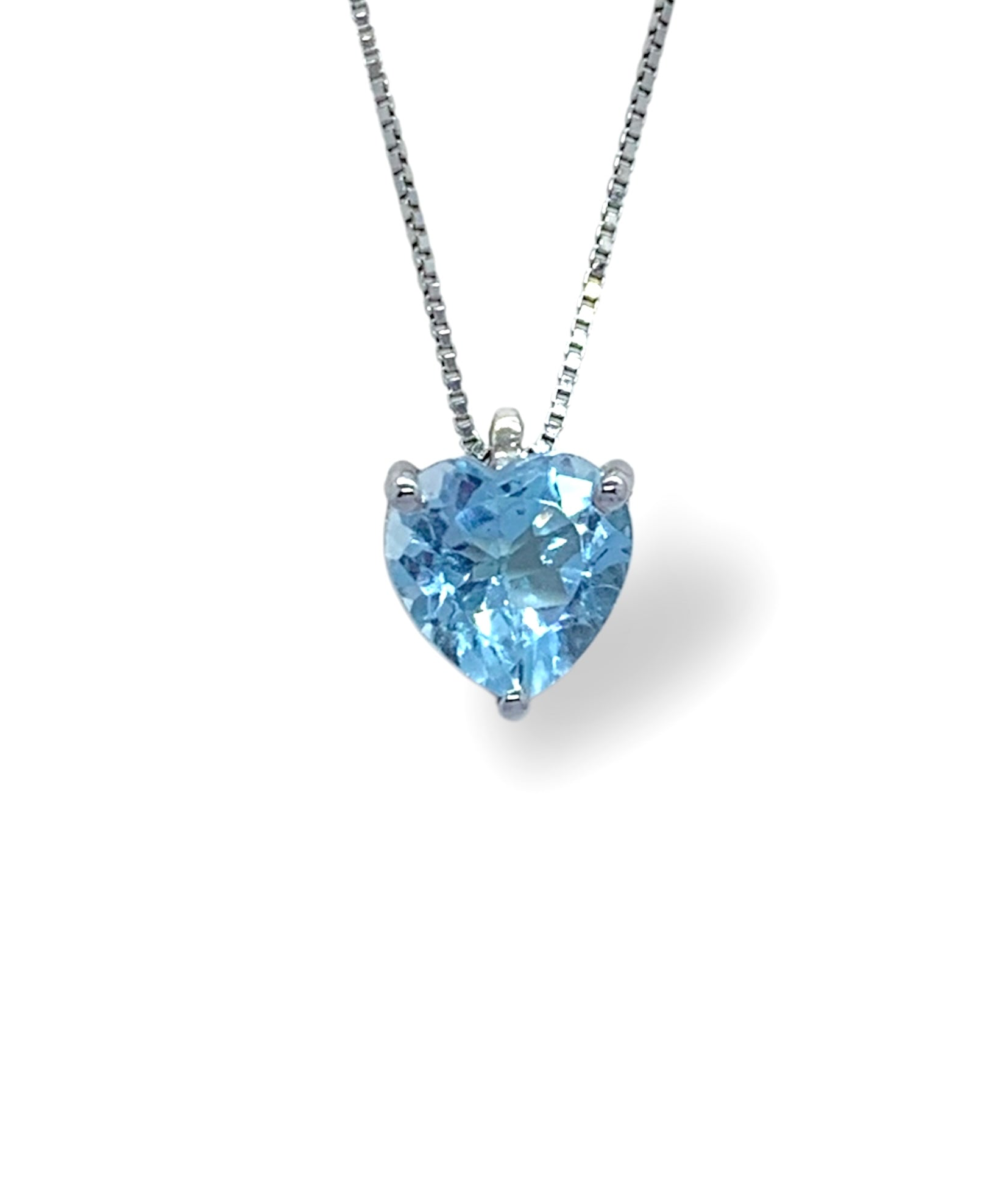 Collana con topazio taglio cuore luminoso