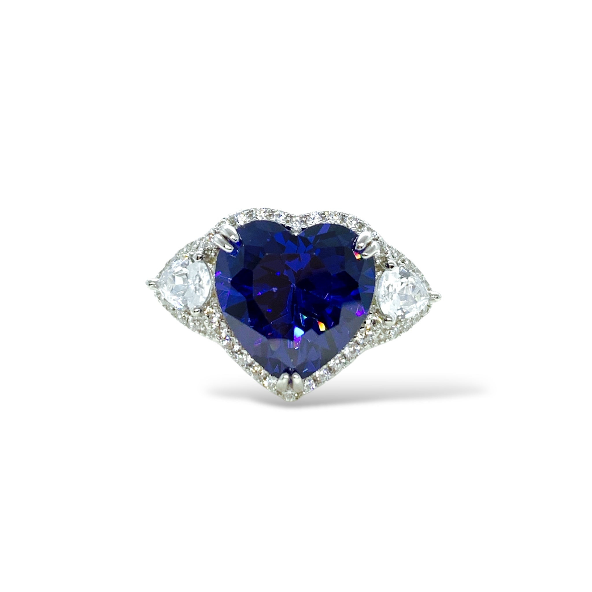 Anello cuore con pavé laterale luminoso