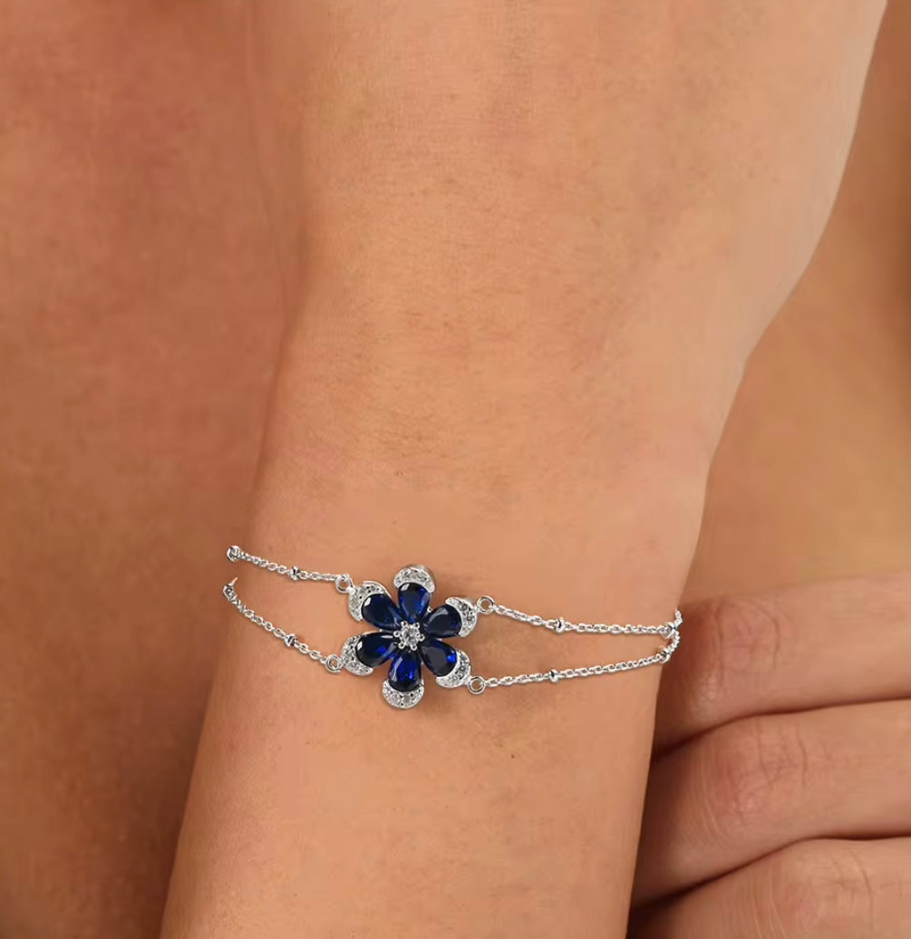 Bracciale petali blu luminosi