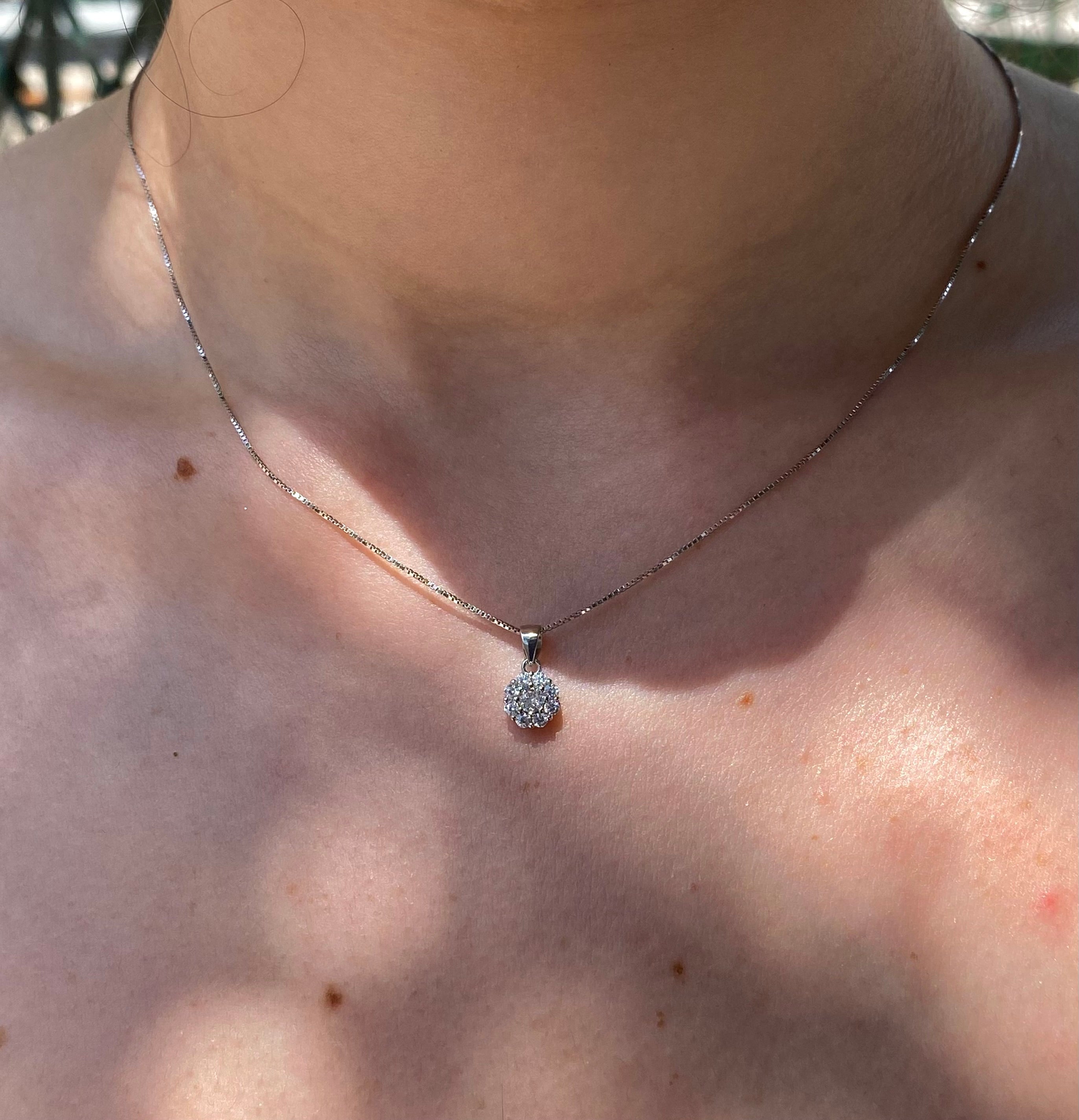 Collana punto luce a fiore