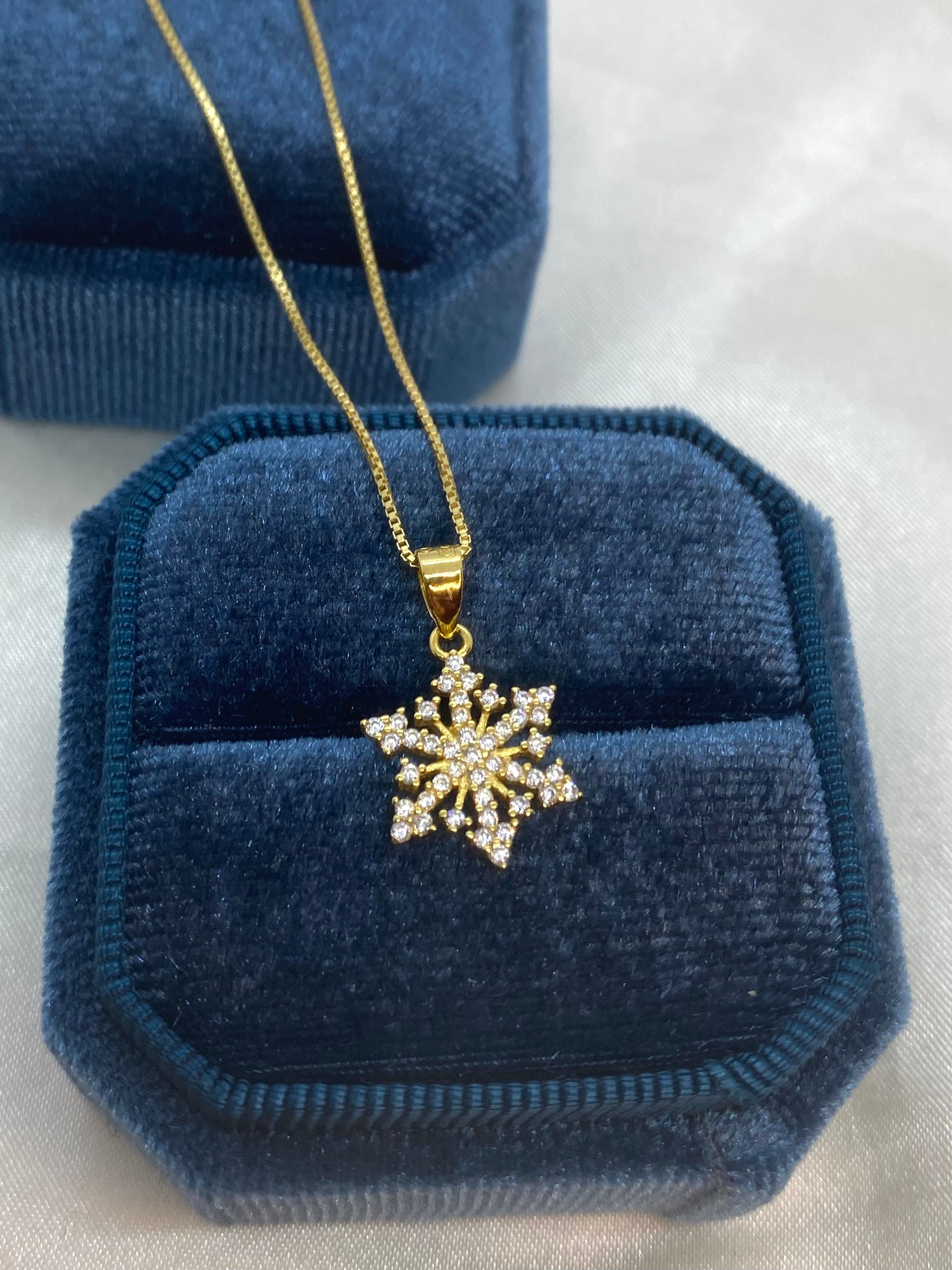Snowflake necklace
