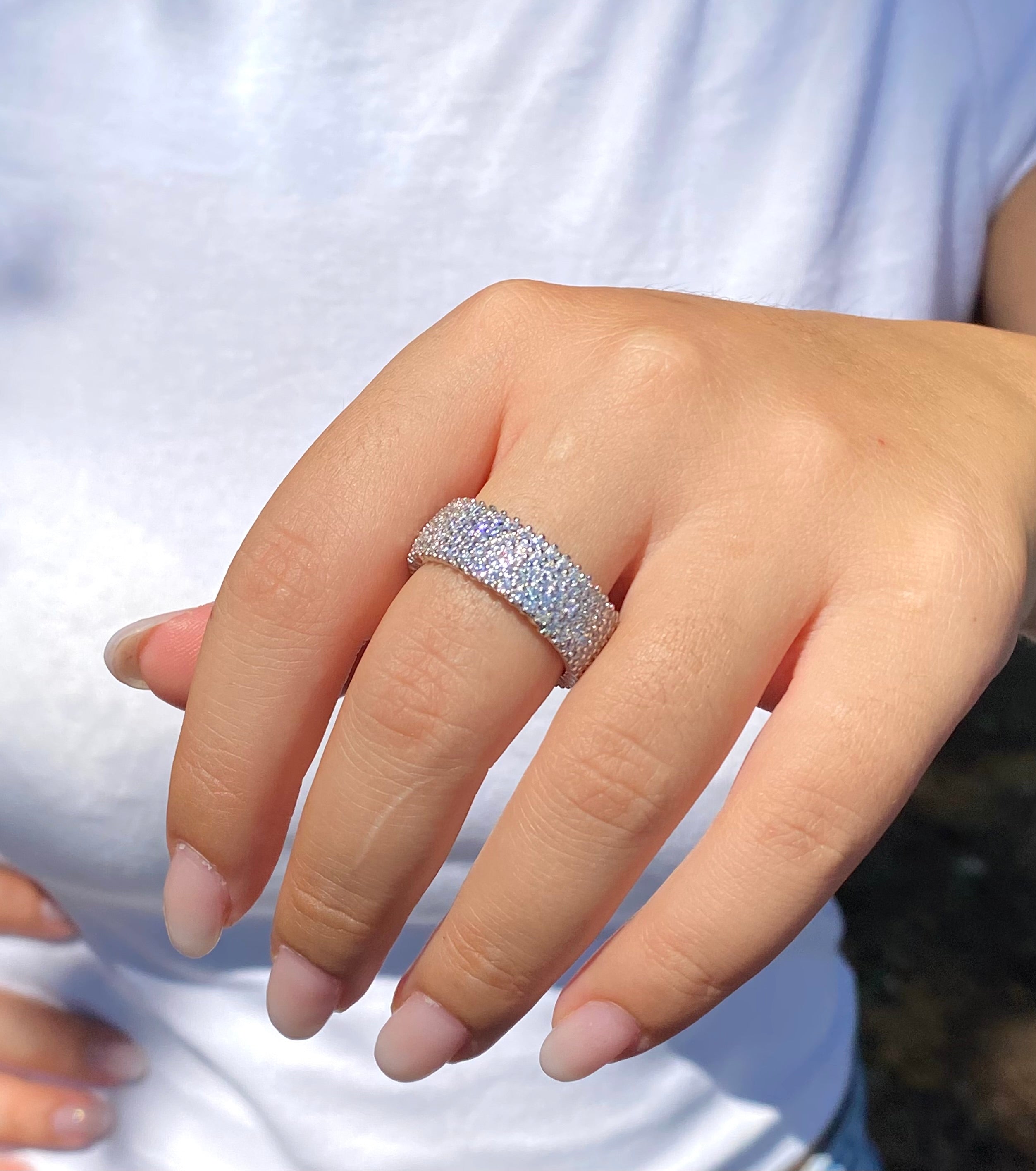 Anello fascia pavé brillante