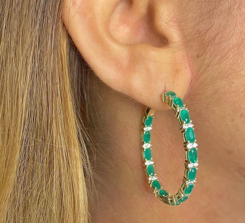 Circles with emerald green stones
