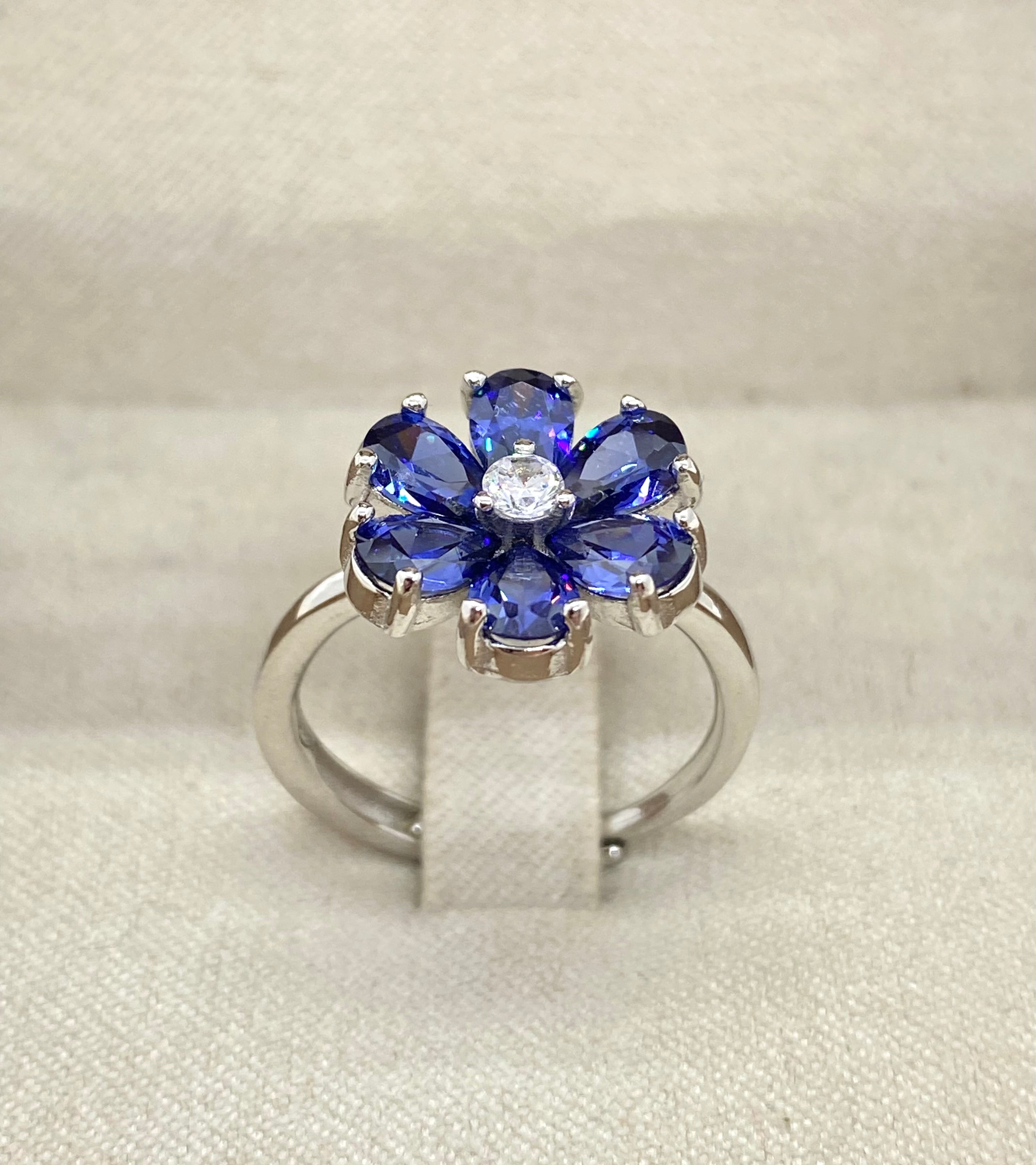 Anello petali blu luccicanti