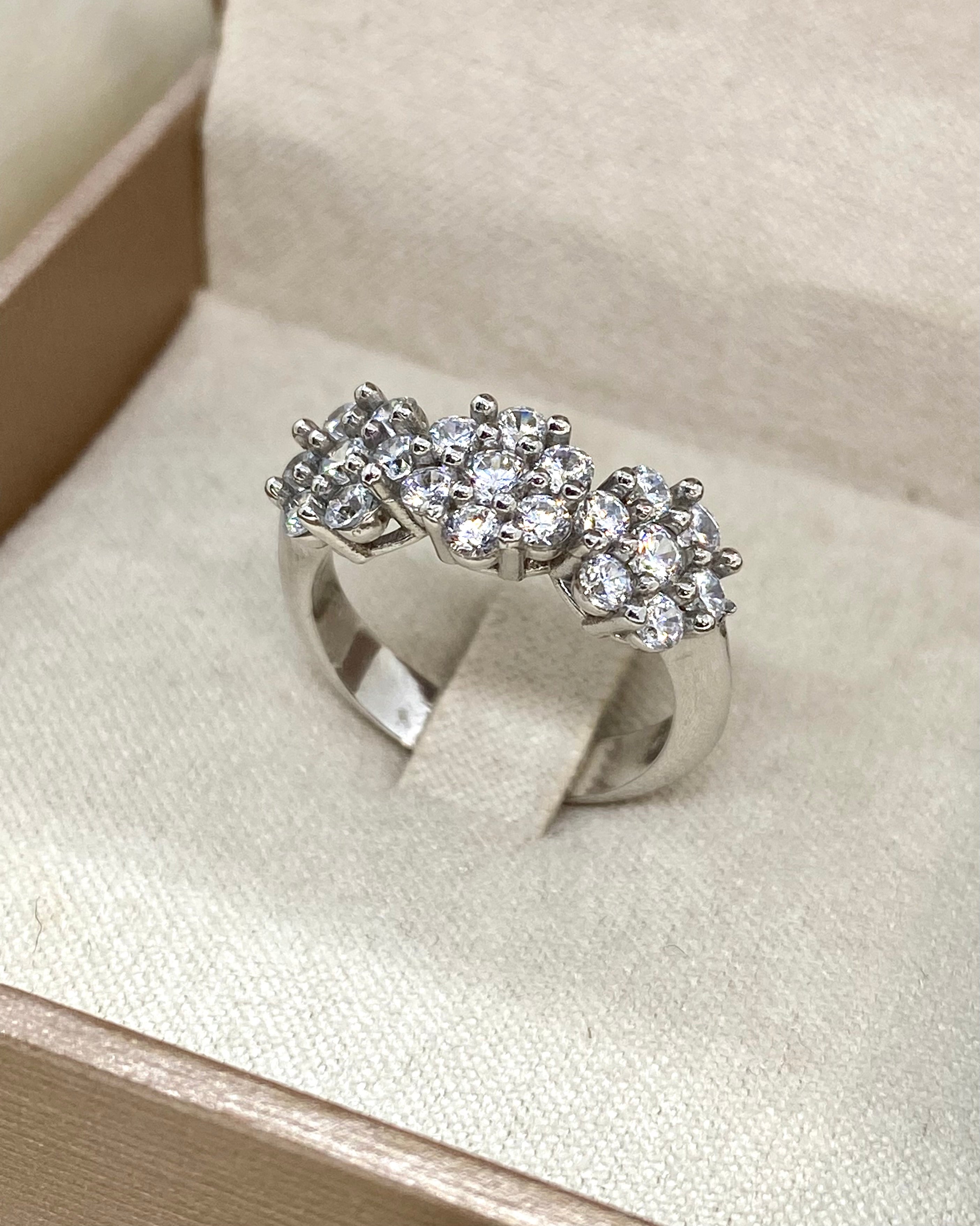 Anello Trilogy fiore grande