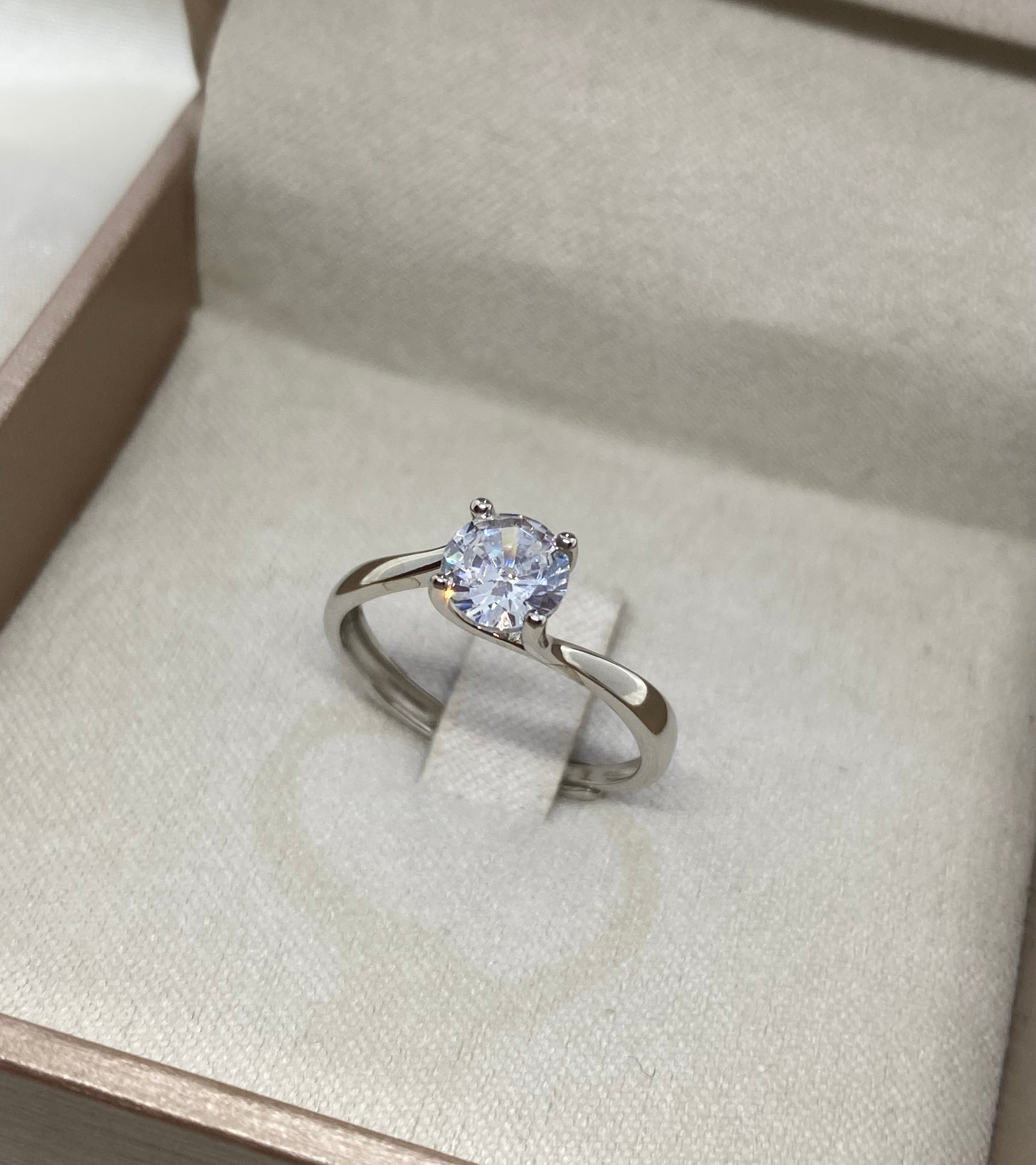 Valentino solitaire ring