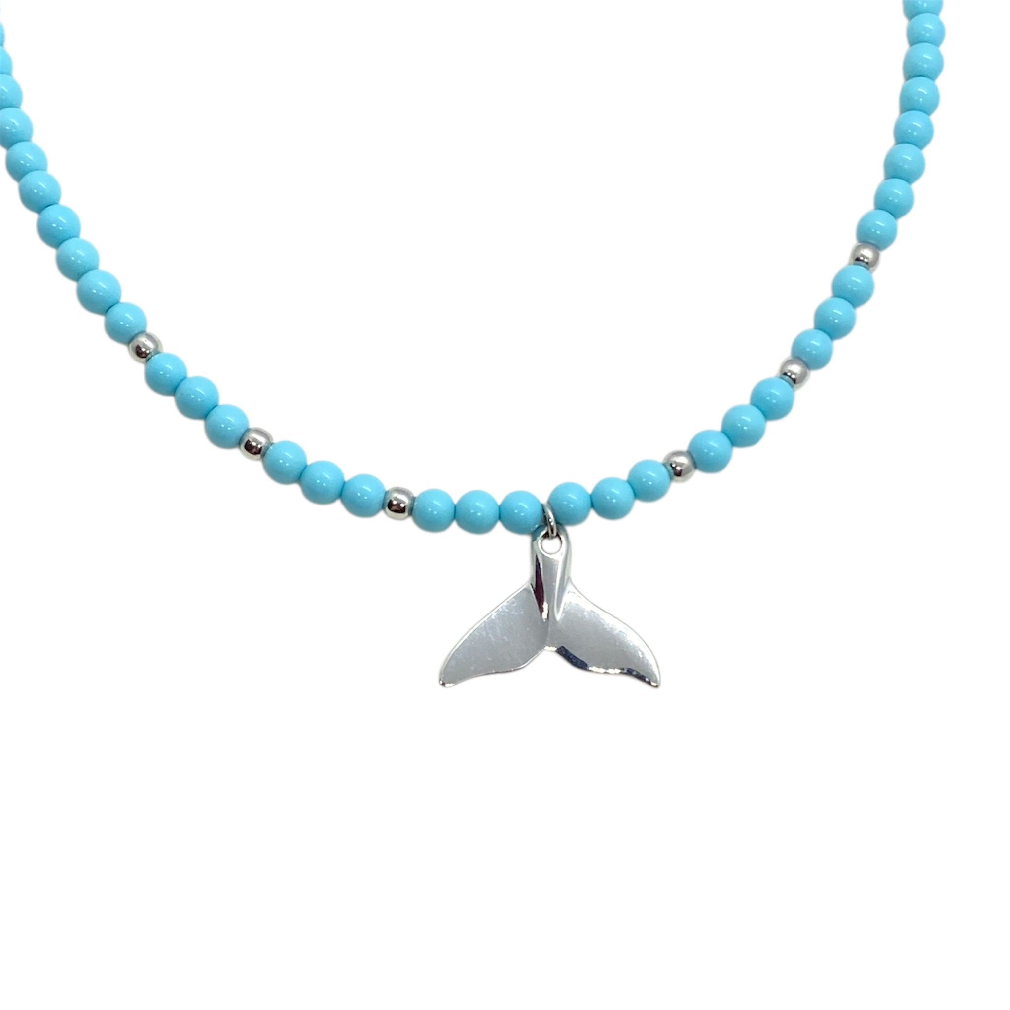 Collana con perle di pasta di turchese con coda di delfino