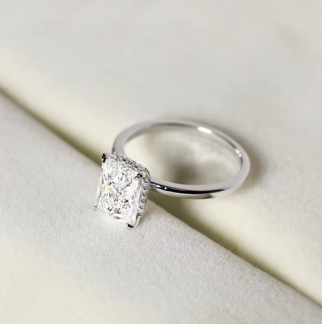 Anello solitario radiant cut con moissanite certificata