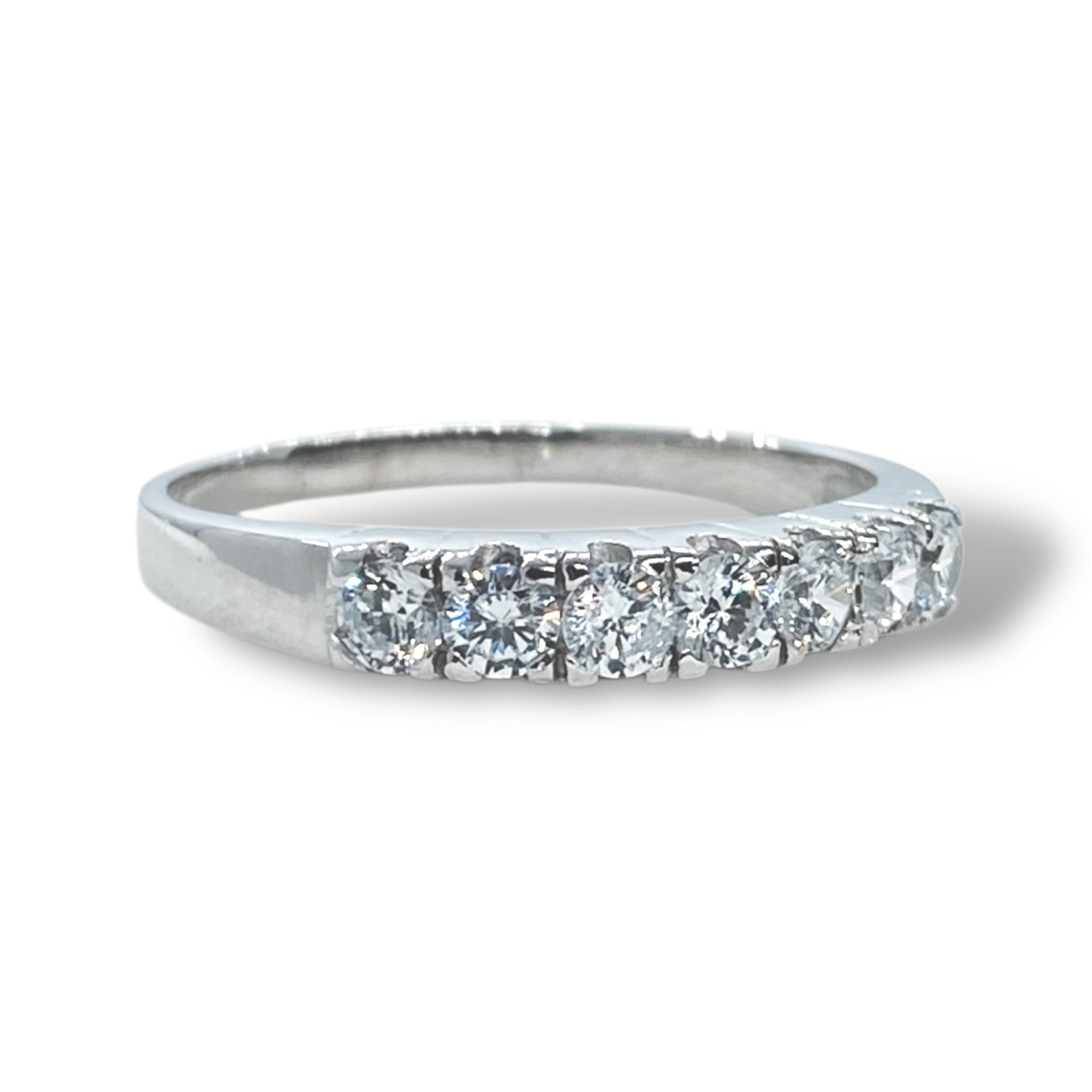 Anello riviera con sette pietre luminose