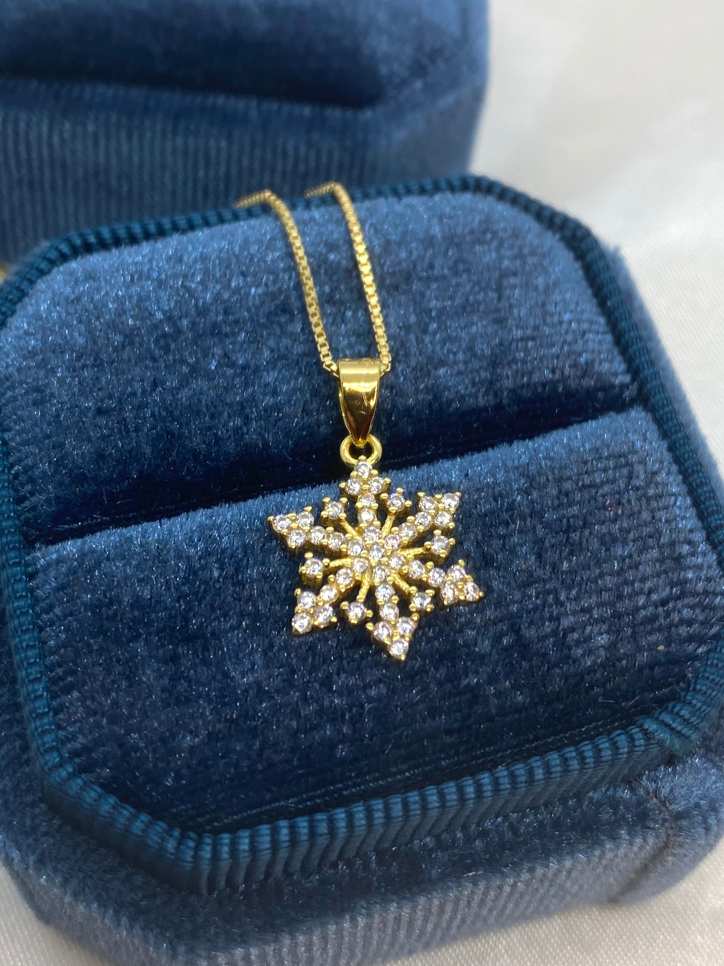 Snowflake necklace
