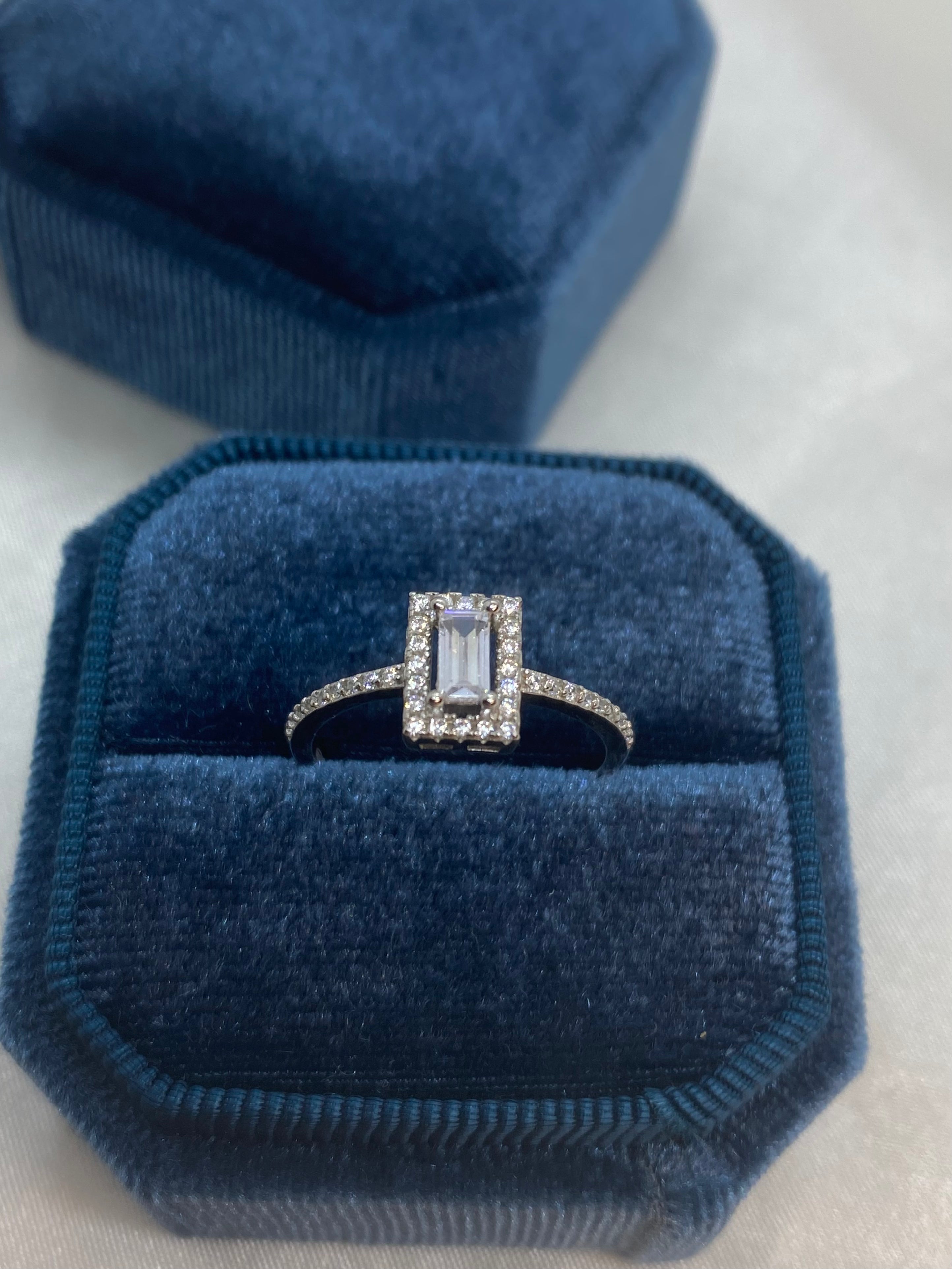 Micro baguette ring