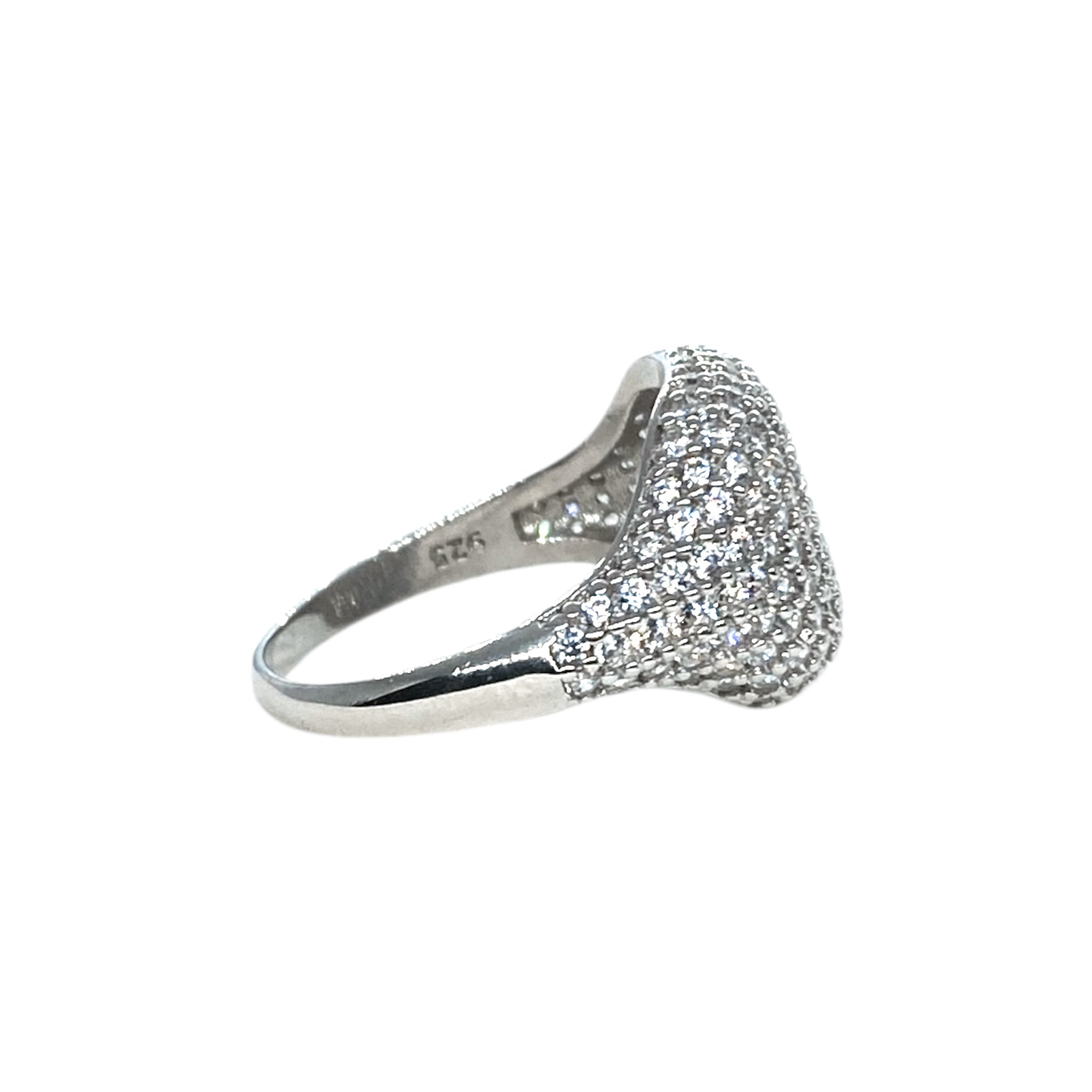 Anello chevalier da mignolo con pavé di pietre scintillanti