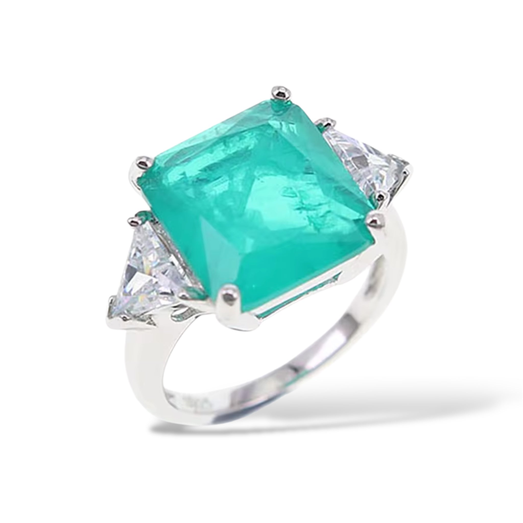 Anello smeraldo sintetico con triangoli luminosi