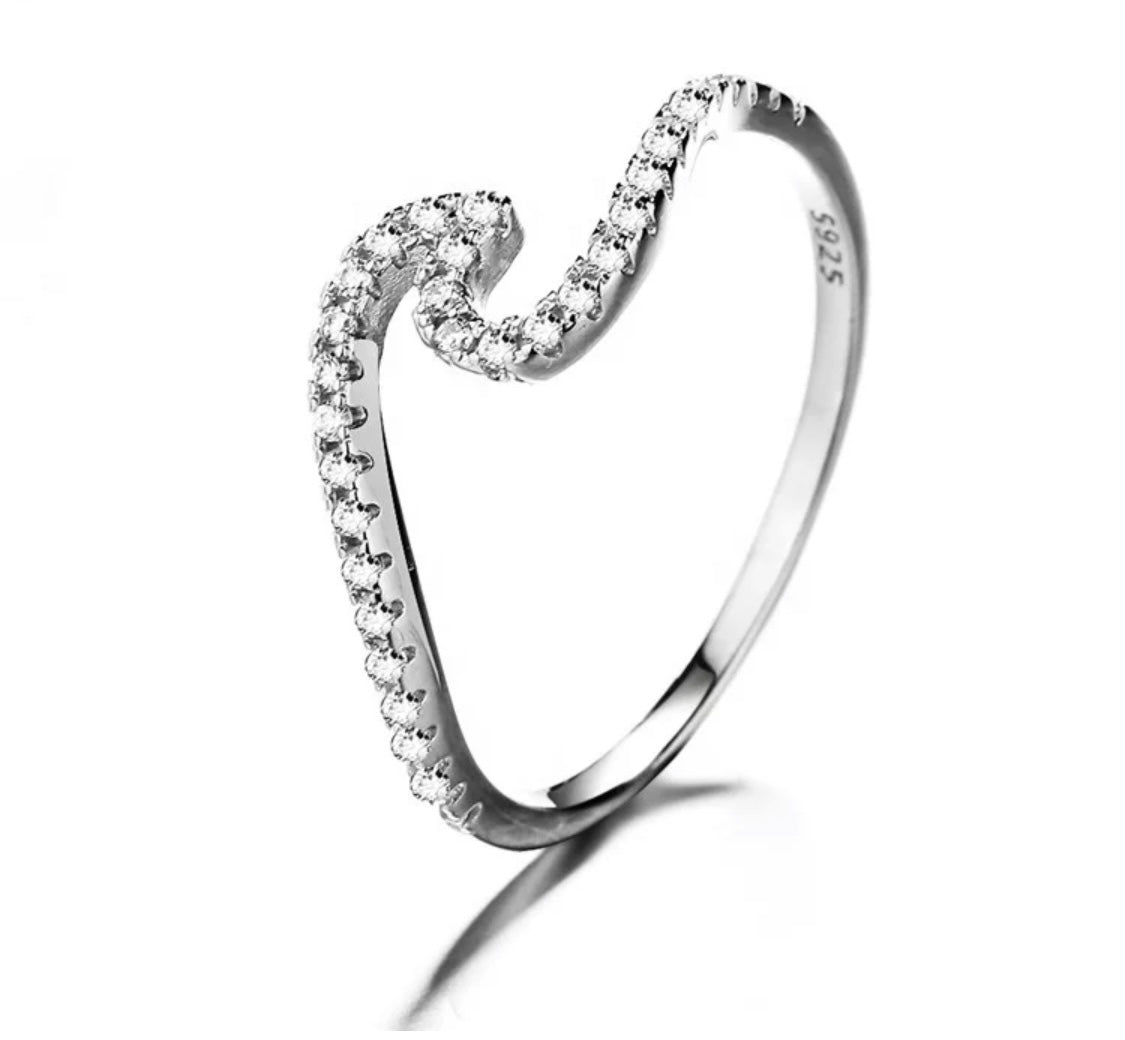 Sparkling wave ring